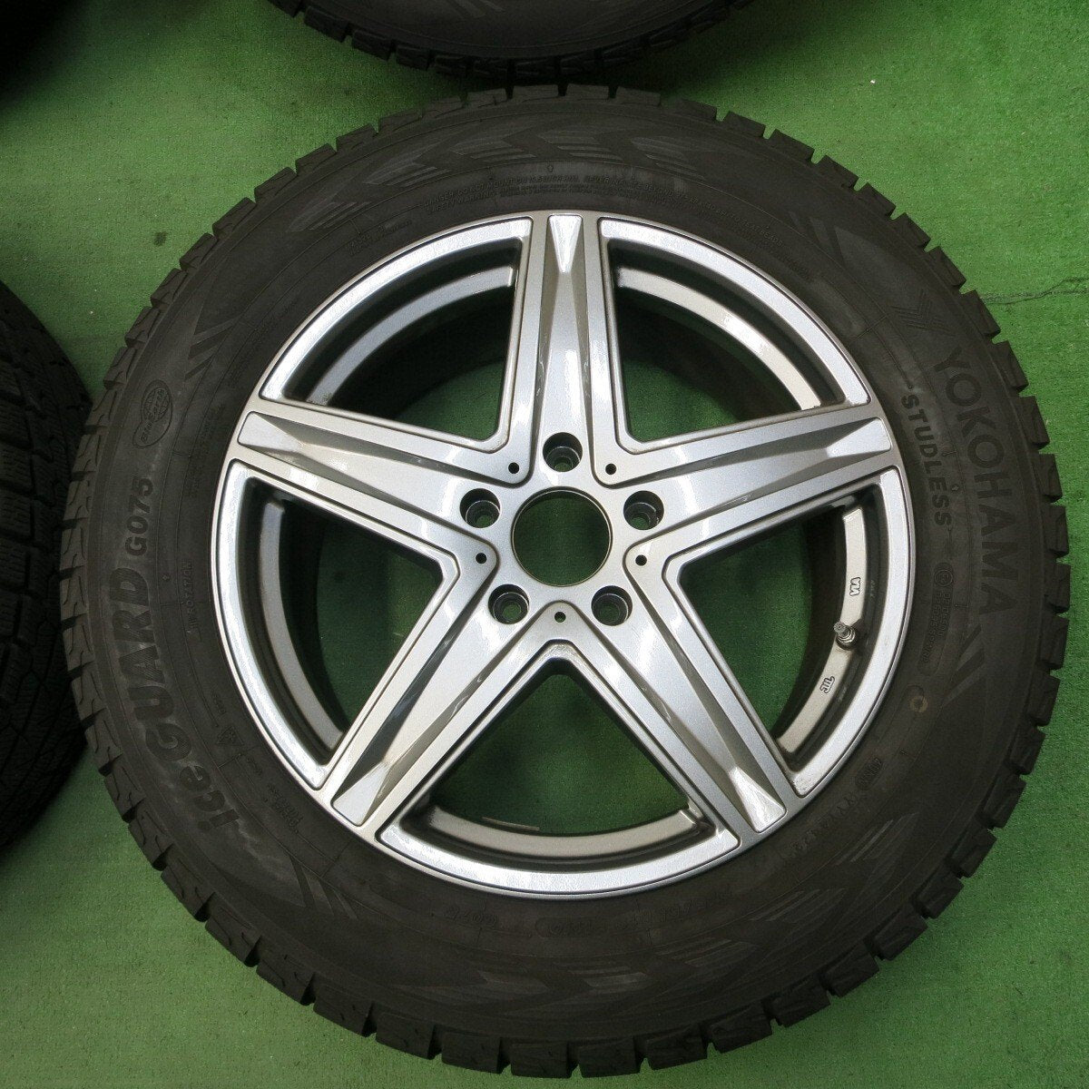 バリ溝!22年!キレイ!9.5分以上★ベンツ 等 AGA 275/55R19 スタッドレス ヨコハマ アイスガード G075 PCD130/5H★4100401ナス