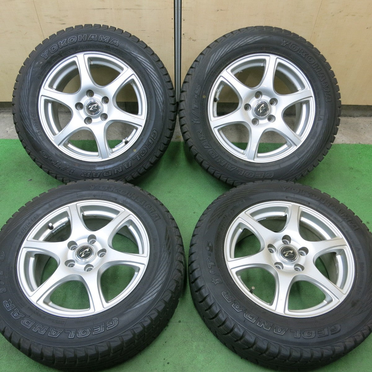 バリ溝!9.5分★スタッドレス 215/65R16 ヨコハマ ジオランダー i/T-S Treffer トレファー 16インチ PCD114.3/5H★5050105TTス