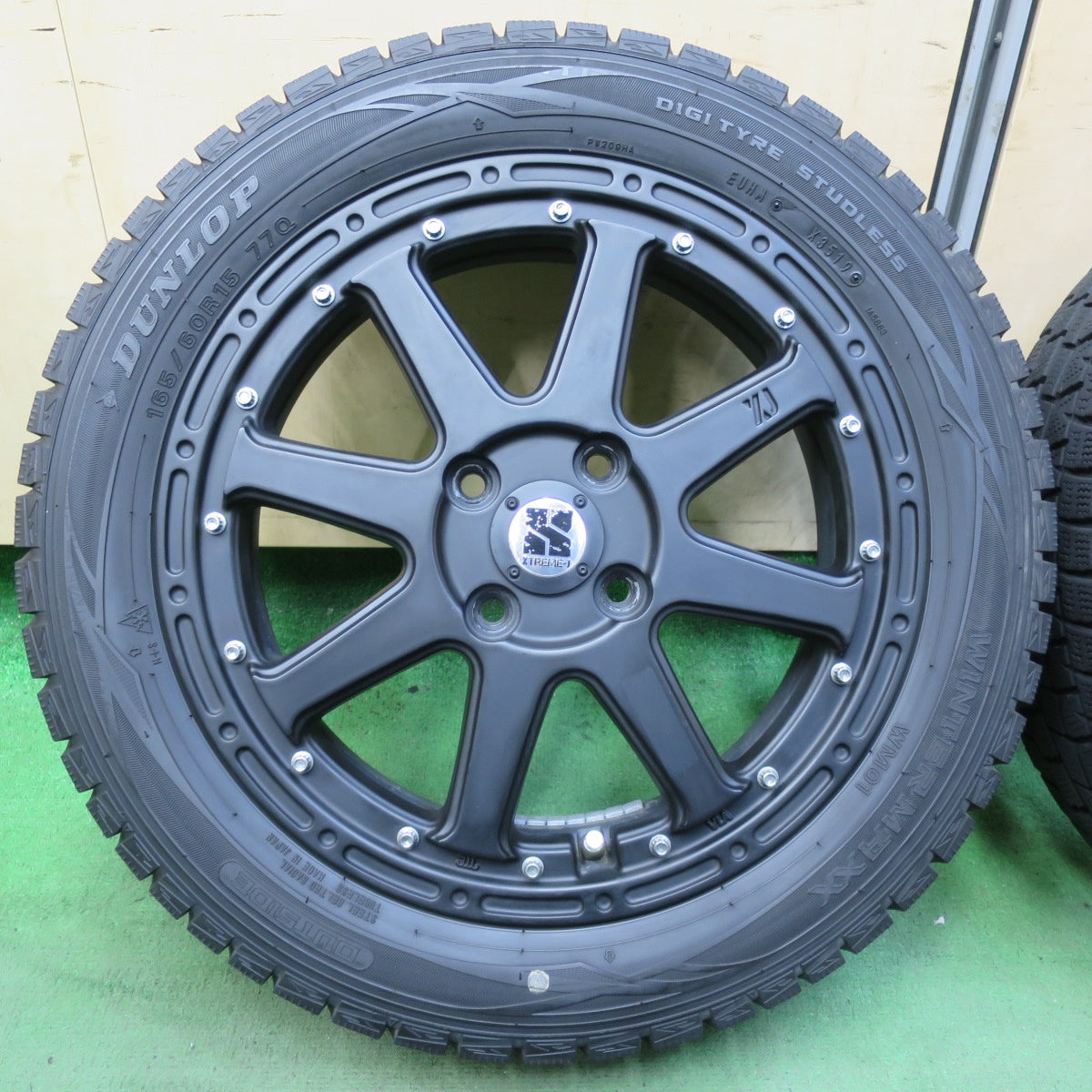 バリ溝!キレイ!ほぼ10分★XTREME-J XJ 165/60R15 スタッドレス ダンロップ ウインターマックス WM01 エクストリームJ 軽サイズ ハスラー 等 PCD100/4H★5082302イス
