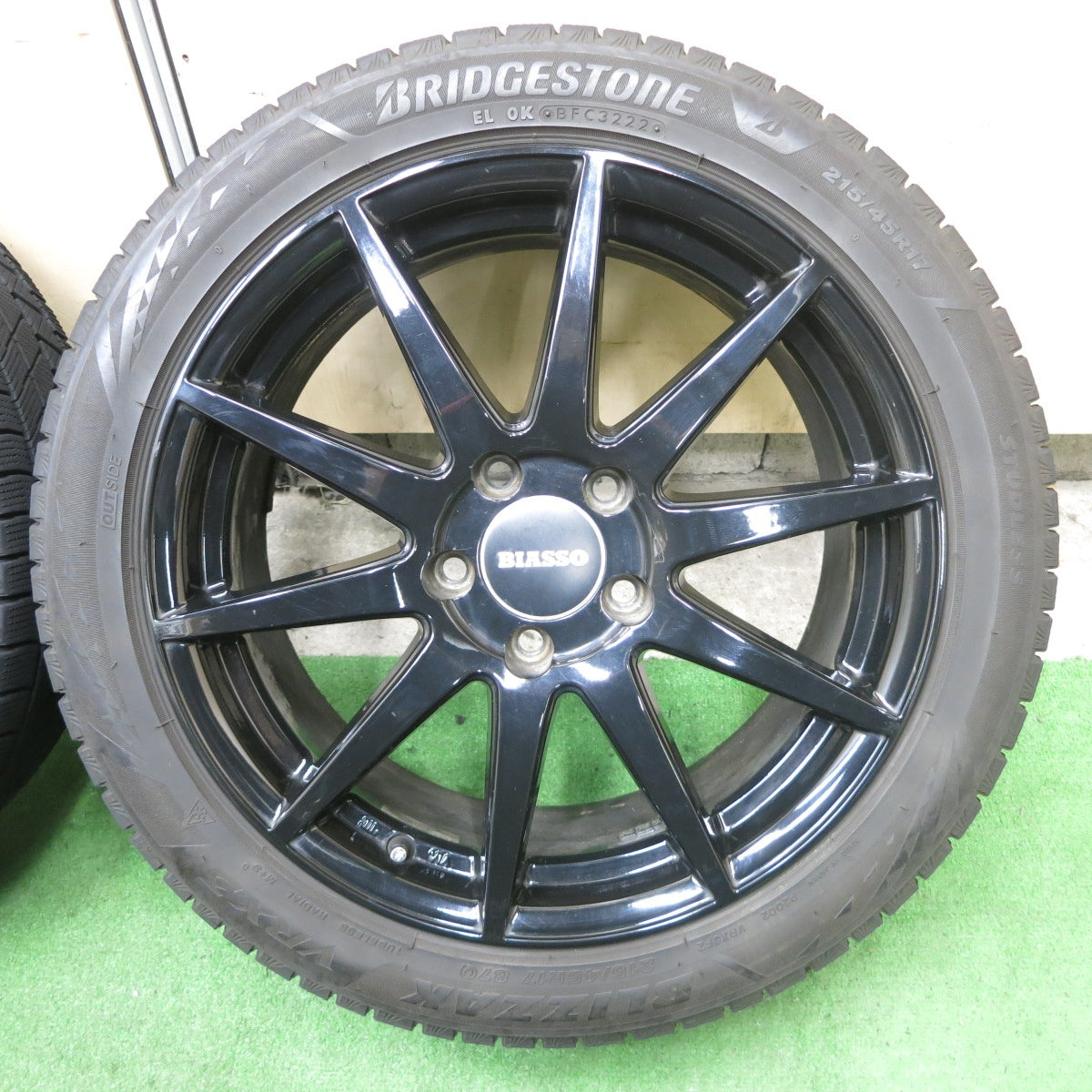 バリ溝!22年!8.5分★ベンツ 等 BIASSO BI-01 215/45R17 スタッドレス ブリヂストン ブリザック VRX3 ビアッソ 17インチ PCD112/5H★5091301ナス