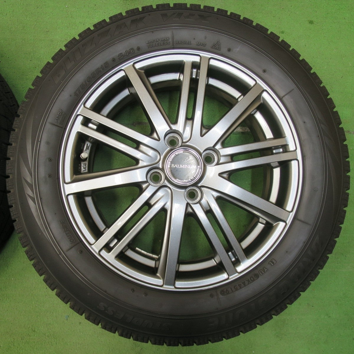 キレイ★スタッドレス 175/65R15 ブリヂストン ブリザック VRX BALMINUM バルミナ 15インチ PCD100/4H★5021004イス