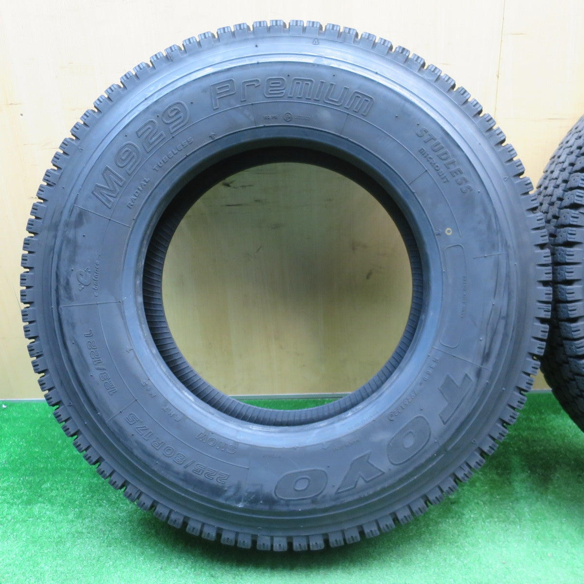 2本価格!22年★トラック タイヤ 225/80R17.5 123/122L スタッドレス トーヨー M929 Premium 17.5インチ★5110902NJスタ
