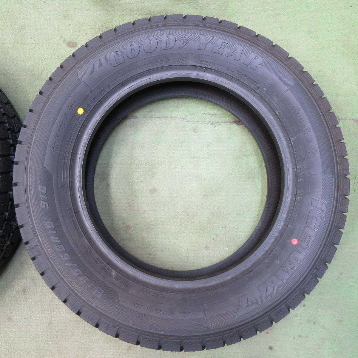 未使用!25年★スタッドレス 195/65R15 グッドイヤー アイスナビ7 タイヤ 15インチ ノア ヴォクシー ステップワゴン プリウス エスクァイア 等★6031905イスタ
