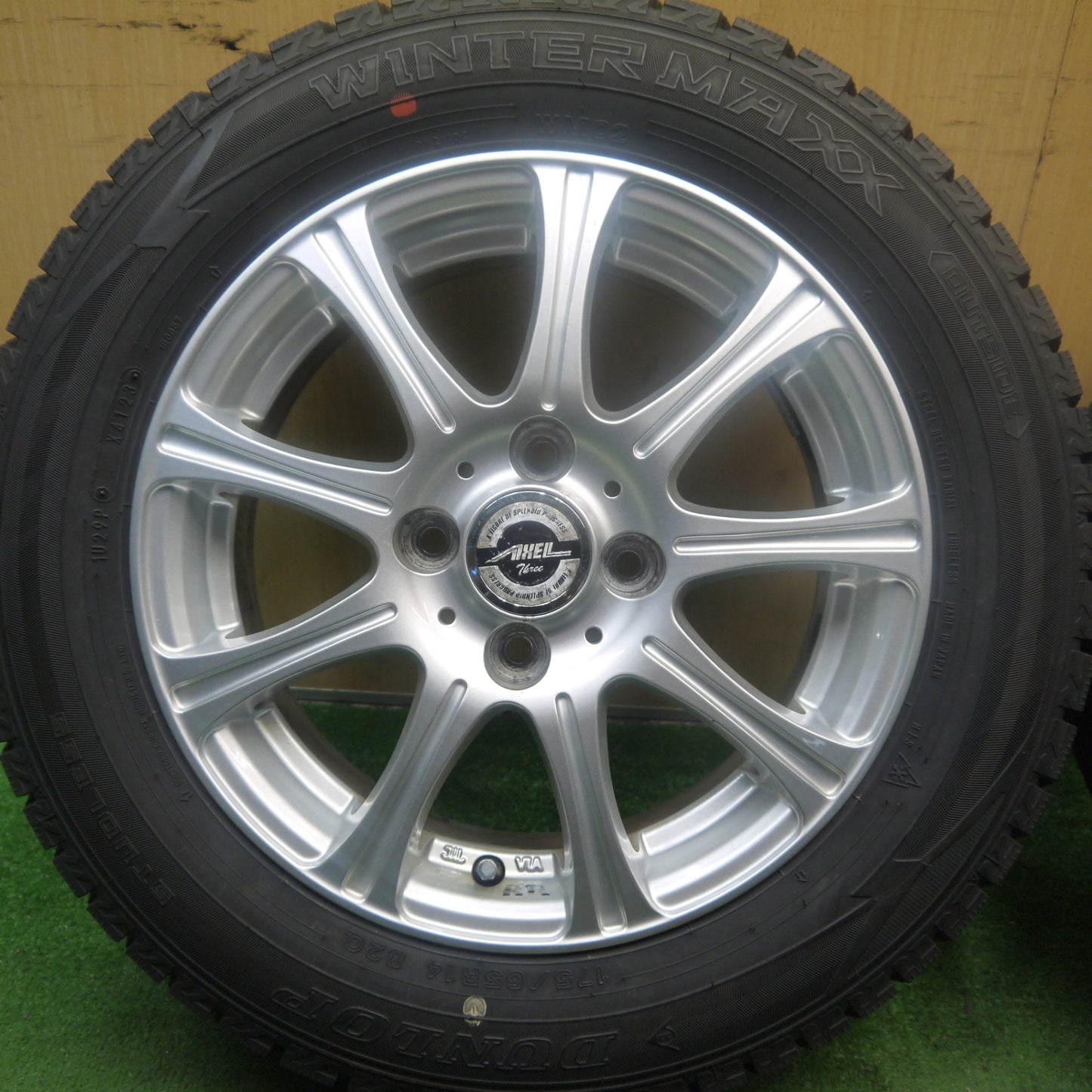 バリ溝!23年!キレイ!9.5分★スタッドレス 175/65R14 ダンロップ ウインターマックス WM02 AXEL Three アクセル 14インチ PCD100/4H★5082606Hス