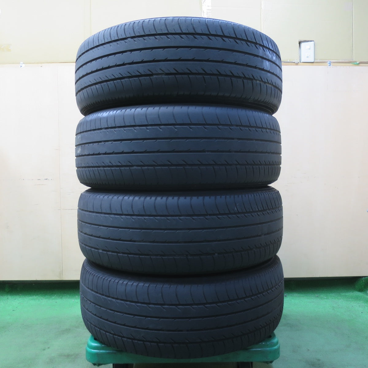 キレイ★日産 E52 エルグランド 純正 225/55R18 ヨコハマ dBデシベル E70 E70A 18インチ PCD114.3/5H★5050402IMノ