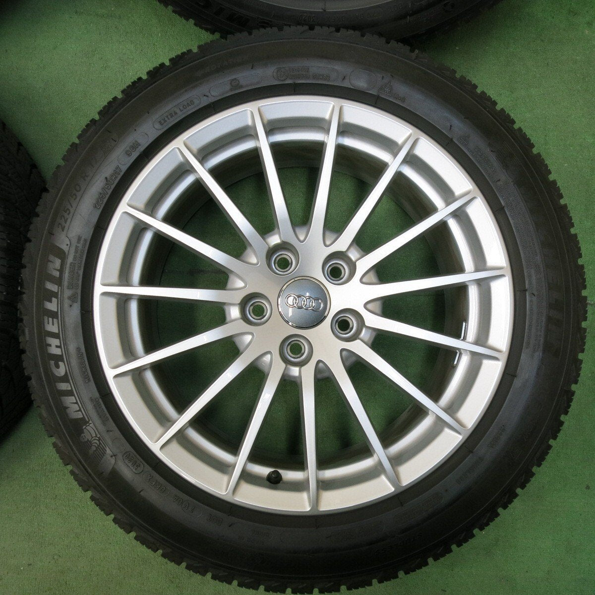 バリ溝!キレイ!9.5分★アウディ A4 A5 純正 225/50R17 スタッドレス ミシュラン X-ICE SNOW 17インチ PCD1★5013004SYス