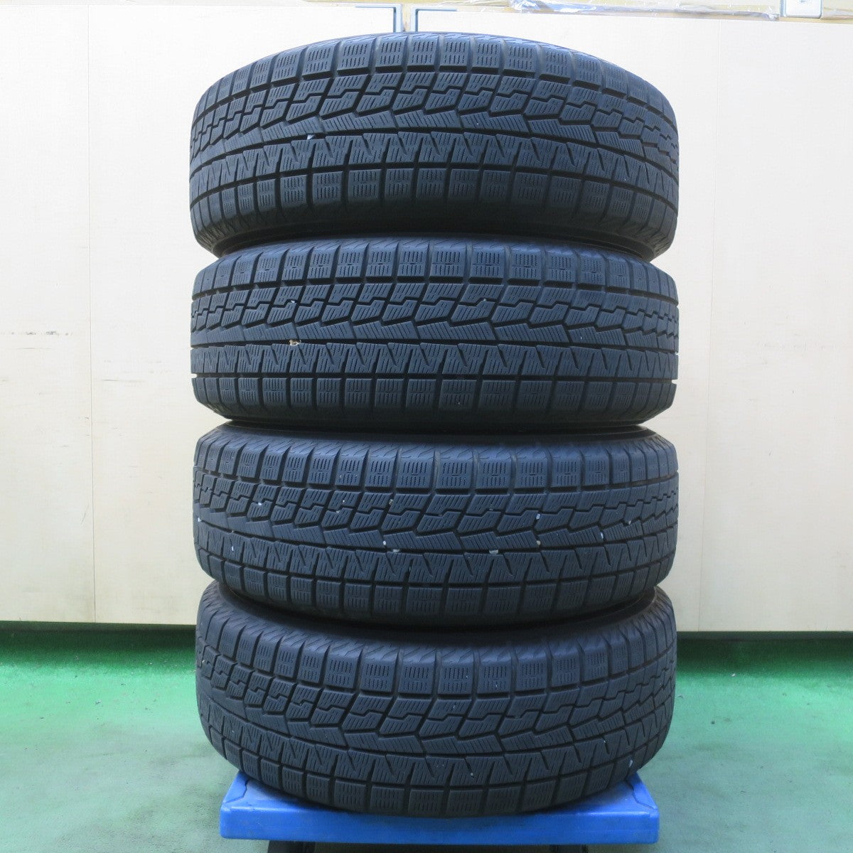 バリ溝!キレイ!9分◎スタッドレス 195/65R15 ヨコハマ アイスガード iG70 LAUFBAHN Ⅱ ラウフバーン 2 15インチ PCD114.3/5H◎6091907イス