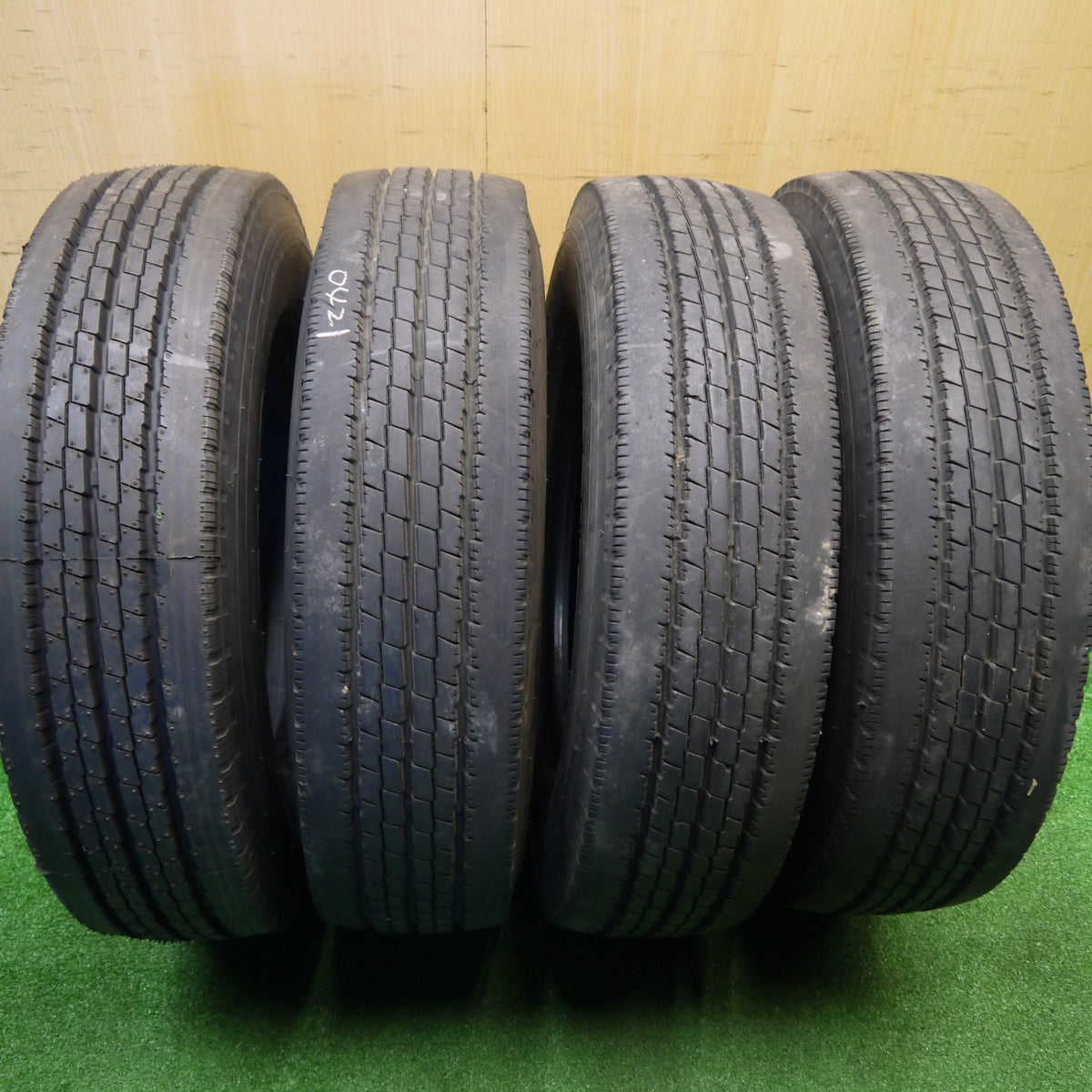 バリ溝!21年!ほぼ10分★トラック タイヤ 205/85R16 117/115N トーヨー デルベックス M134 DELVEX 16インチ★5102406Hノタ