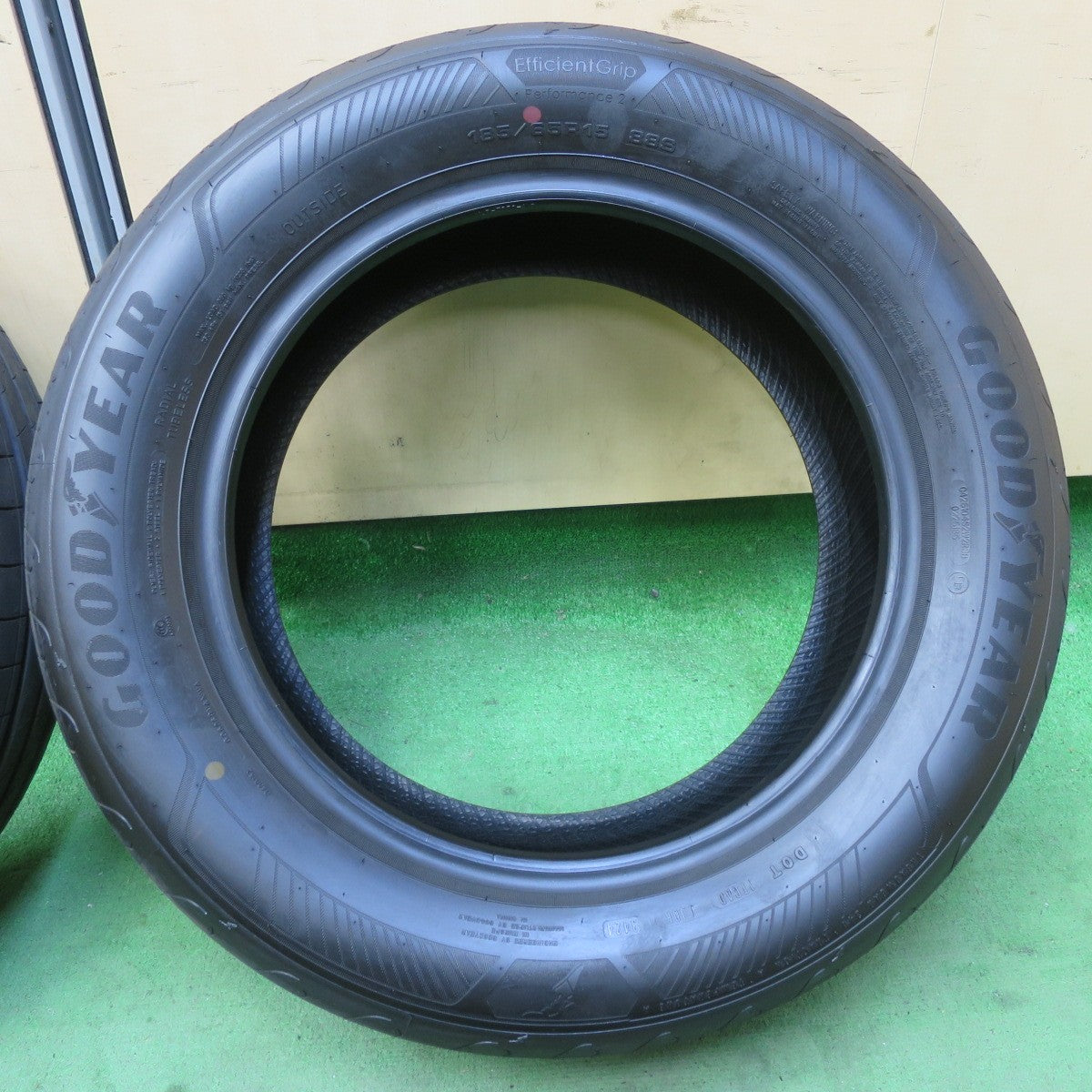 新車外し!24年★185/65R15 グッドイヤー EfficientGrip Performance2 エフィシェントグリップ パフォーマンス2 アクア フリード デミオ 等★5061003イノタ