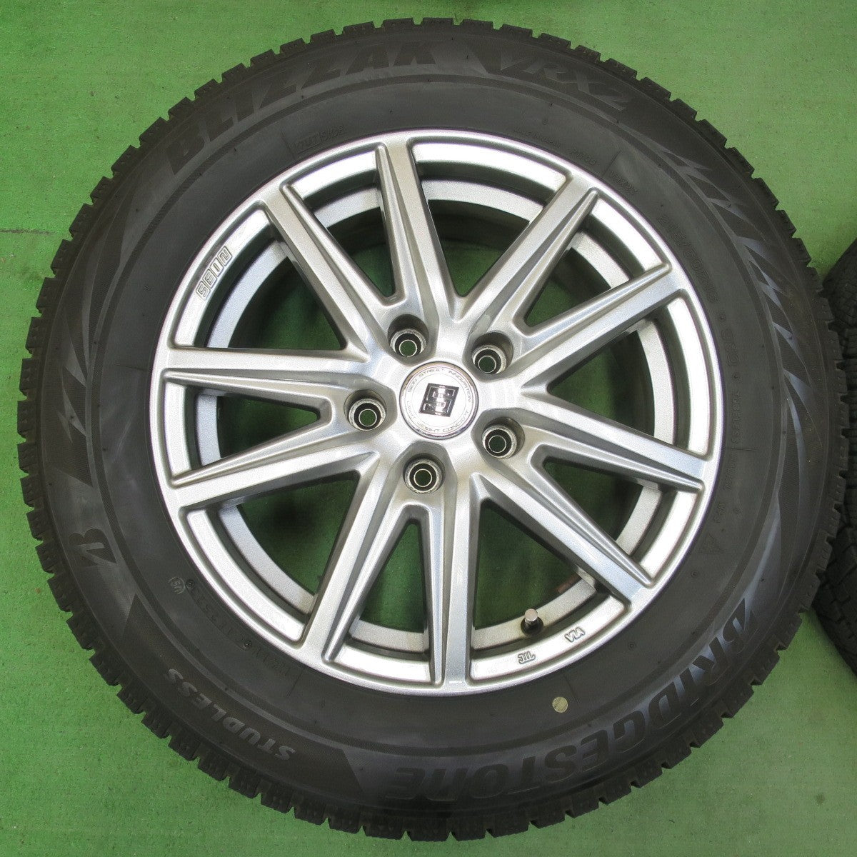 バリ溝!23年!キレイ!9分★スタッドレス 215/60R16 ブリヂストン ブリザック VRX2 SEIN ザイン 16インチ PCD114.3/5H★5051207イス