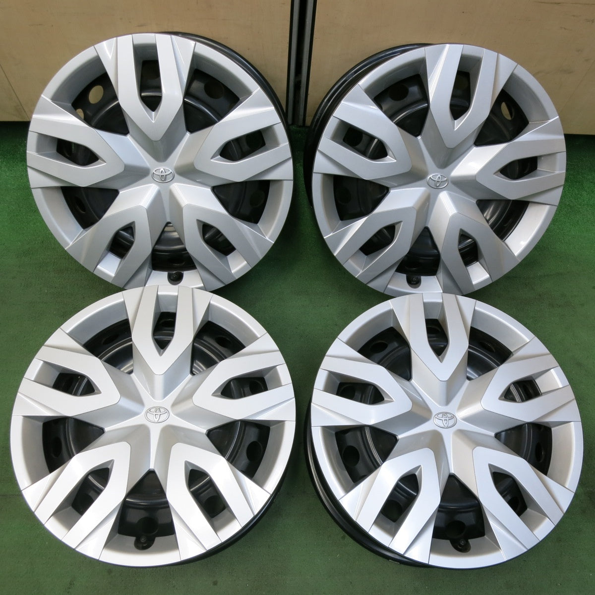 新車外し★トヨタ カローラ クロス 純正 スチール ホイール 17インチ 17×6.5J PCD114.3/5H★5041810SYホ