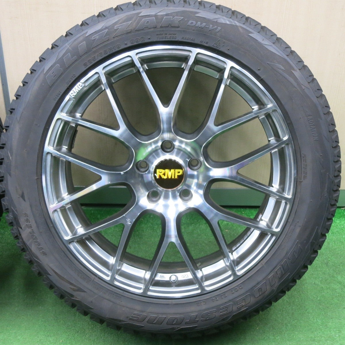 バリ溝!9.5分★RMP スタッドレス 225/55R19 ブリヂストン ブリザック DM-V1 19インチ PCD114.3/5H★5020607TNス