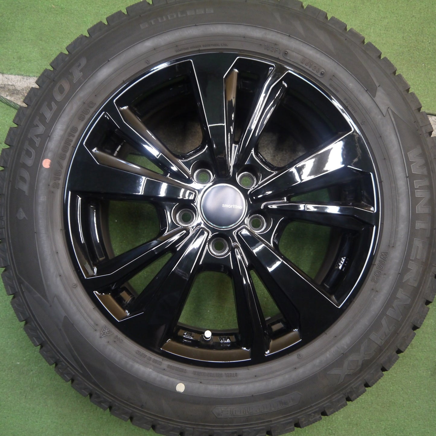 バリ溝!23年!キレイ!9.5分以上★FIAT フィアット 500X 等 smartline 215/60R16 スタッドレス ダンロップ ウインターマックス WM02 スマートライン 16インチ PCD110/5H★5092906Hス