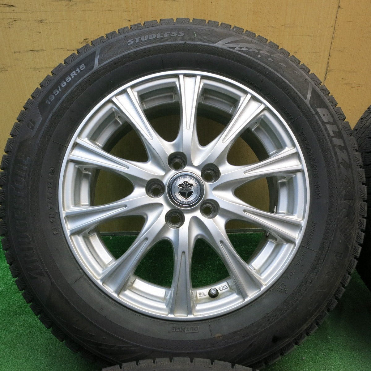 バリ溝!22年!9分★プリウス 等 195/65R15 スタッドレス ブリヂストン ブリザック VRX3 JOKER ジョーカー 15インチ PCD100/5H★5050703AKス