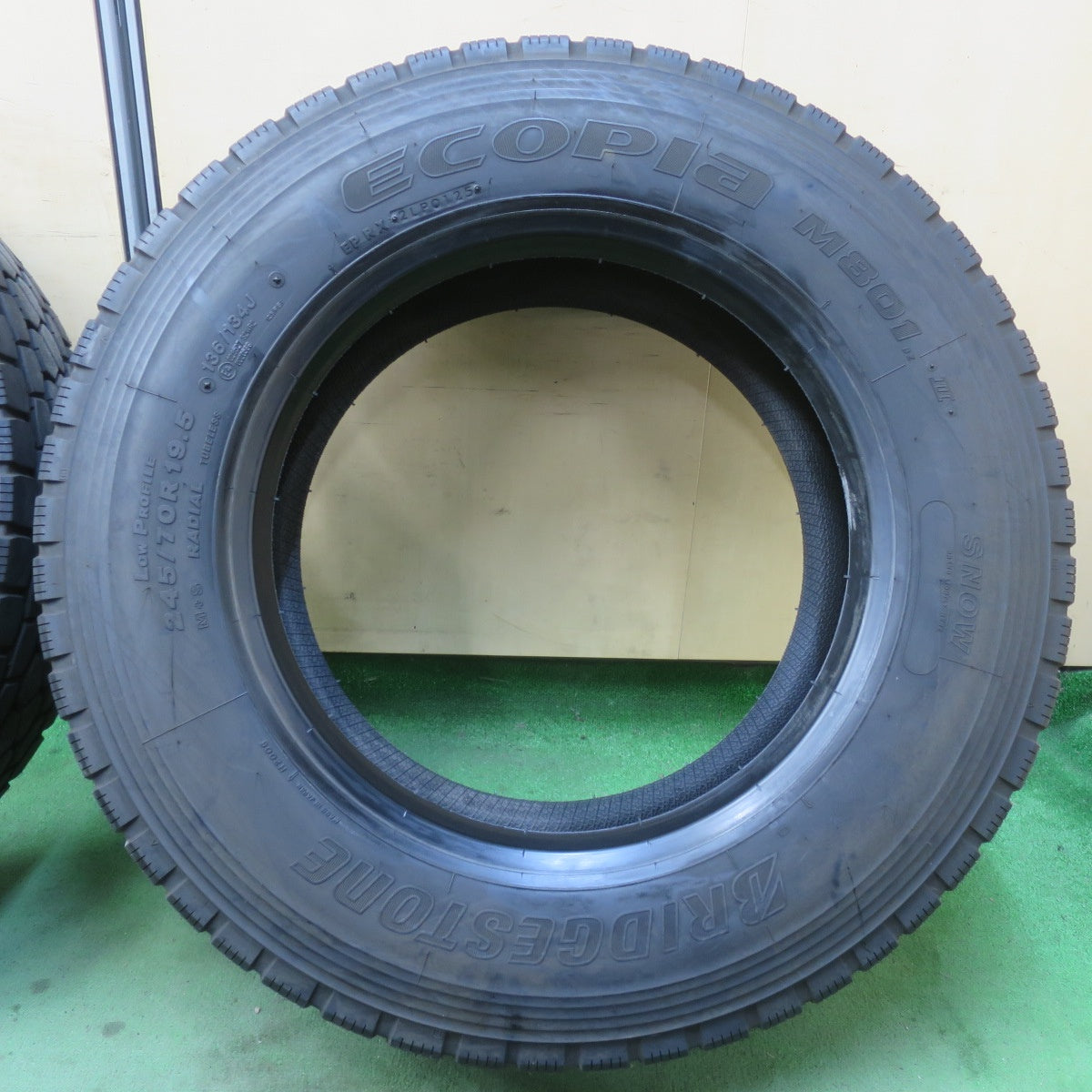 超バリ溝!25年!9.5分以上★トラック バス タイヤ 245/70R19.5 136/134J ブリヂストン エコピア M801 Ⅱ ミックス オールシーズン 19.5インチ★6013102イスタ