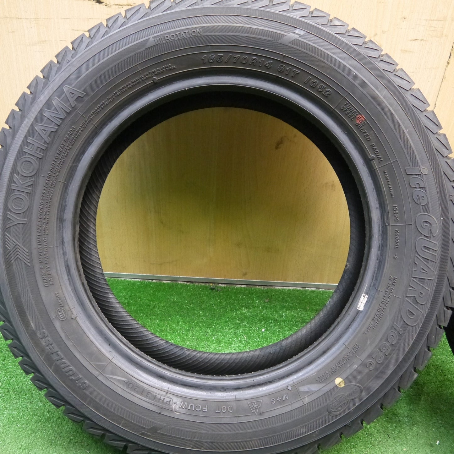 超バリ溝!ほぼ10分★スタッドレス 165/70R14 ヨコハマ アイスガード iG52C タイヤ 14インチ アクア ヴィッツ マーチ デミオ スイフト 等★5062003Hスタ