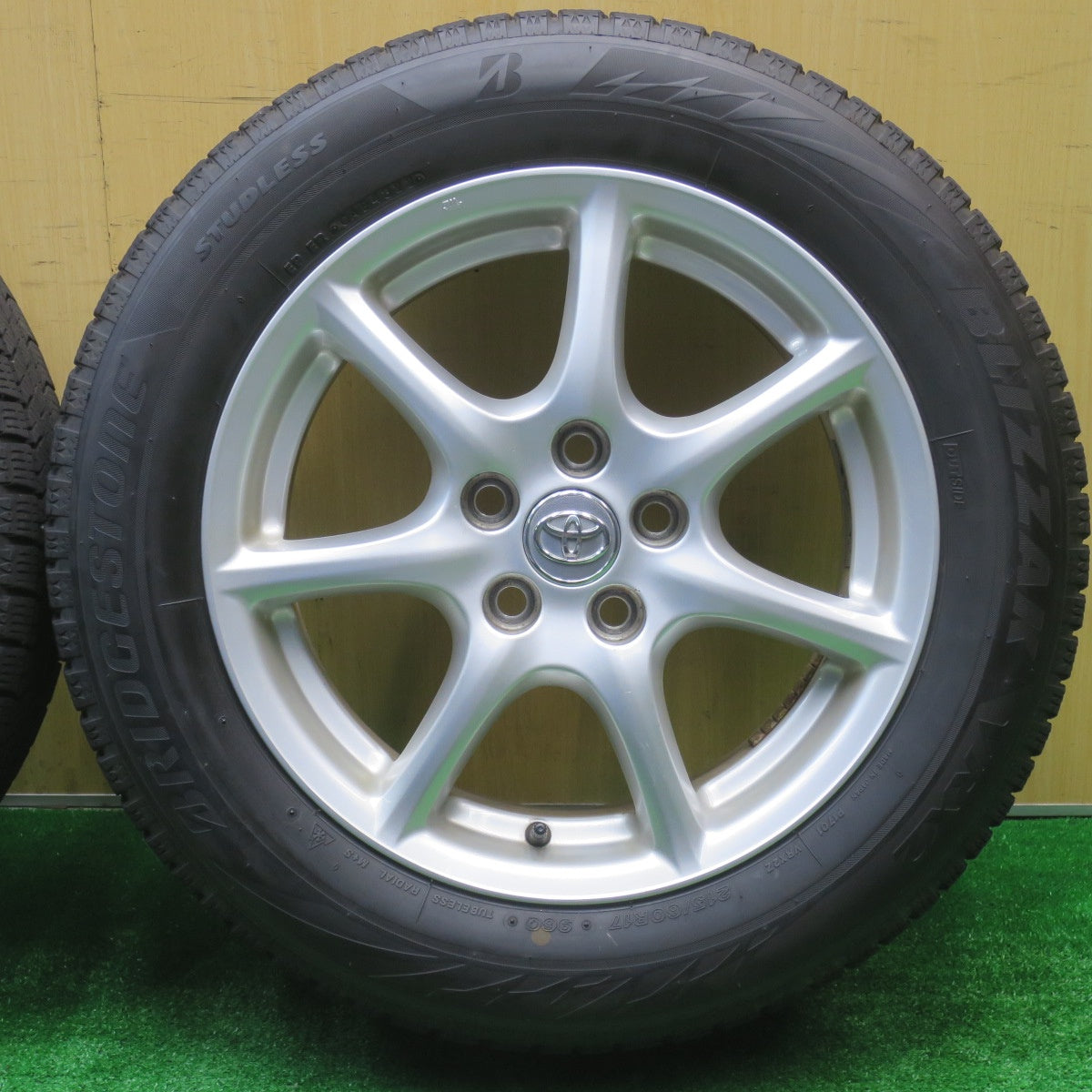 4本価格!22年★トヨタ 50系 エスティマ 純正 215/60R17 スタッドレス ブリヂストン ブリザック VRX2 17インチ PCD114.3/5H★5101603NJス