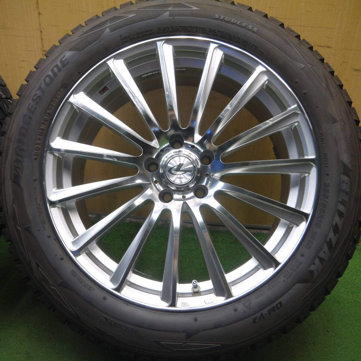 バリ溝!9分★スタッドレス LEONIS FW 235/55R19 ブリヂストン ブリザック DM-V2 レオニス 19インチ PCD114.3/5H★4070305Hス