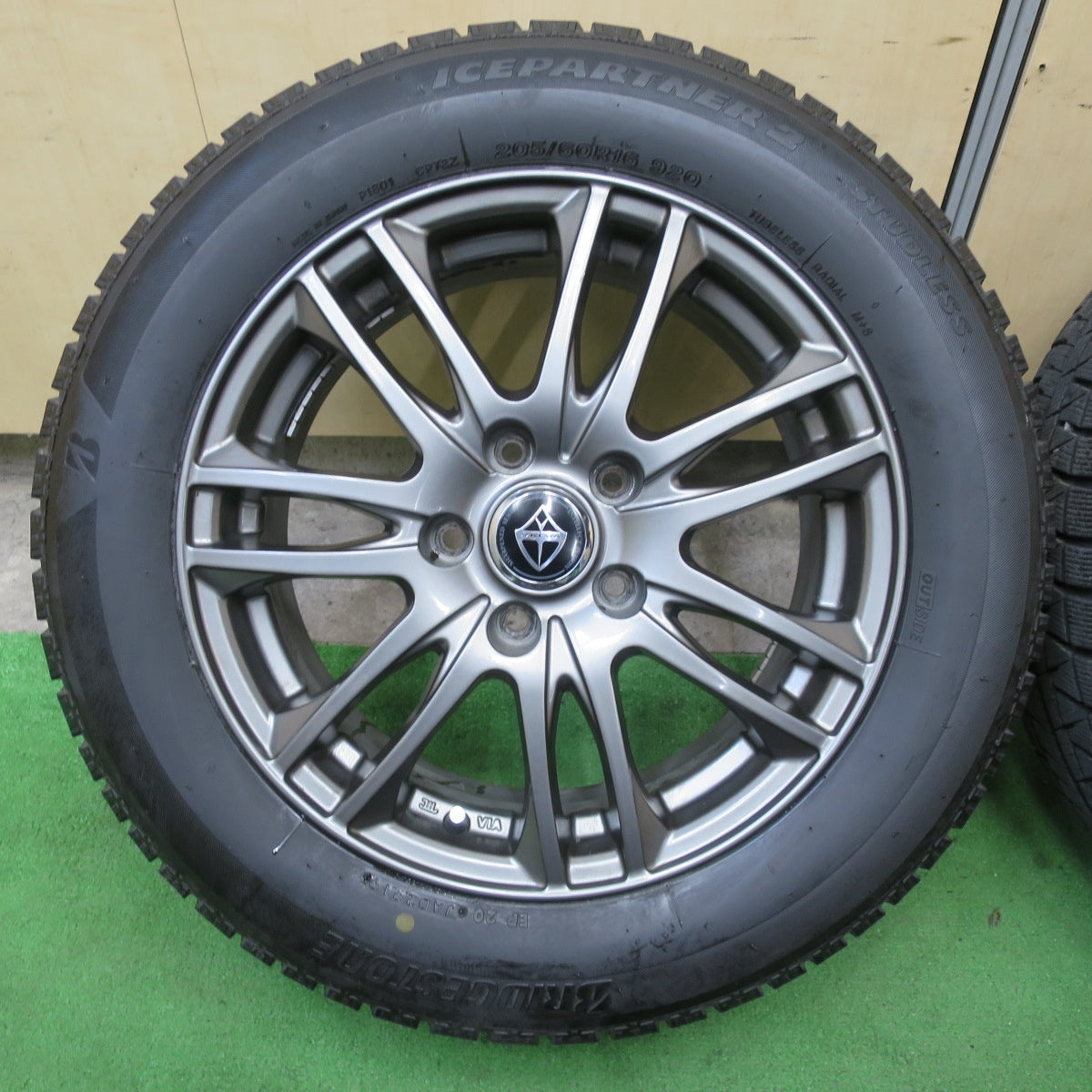 キレイ★スタッドレス 205/60R16 ブリヂストン アイスパートナー2 VELVA ヴェルヴァ 16インチ PCD114.3/5H★5090403TTス