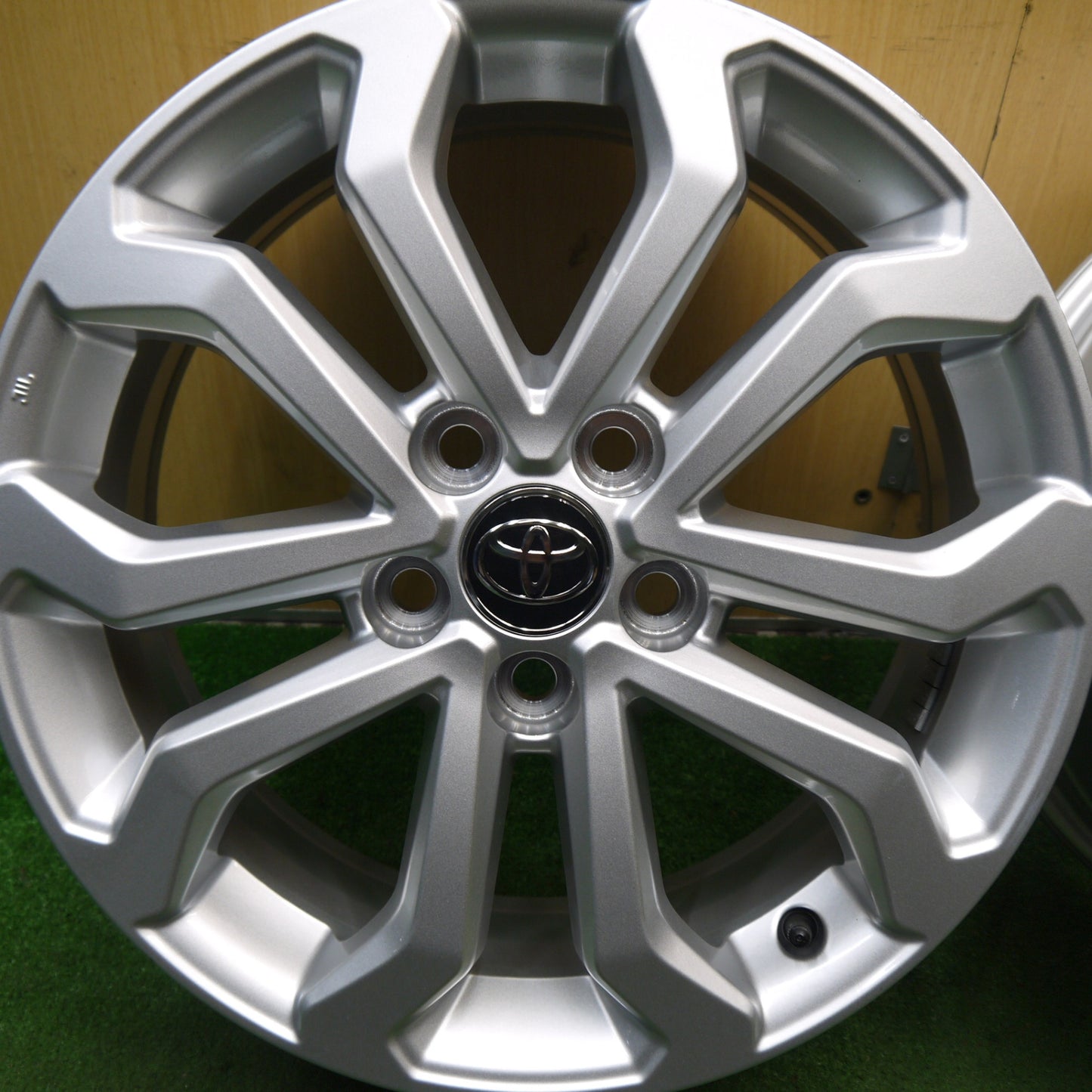 新車外し!付属品付き★トヨタ カローラ クロス Sグレード 純正 ホイール 17インチ 17×6.5J PCD114.3/5H★5063002Hホ