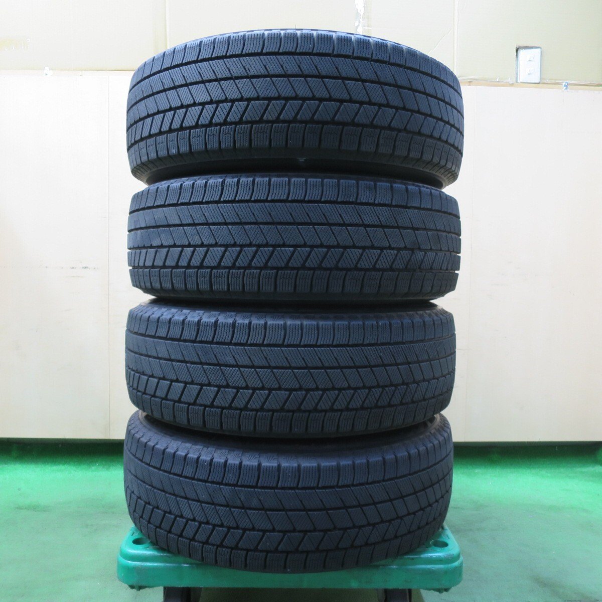 バリ溝!21年!キレイ!9.5分★プリウス 等 195/65R15 スタッドレス ブリヂストン ブリザック VRX3 VELVA SPORT ヴェルヴァ 15インチ PCD100/5H★5020103イス