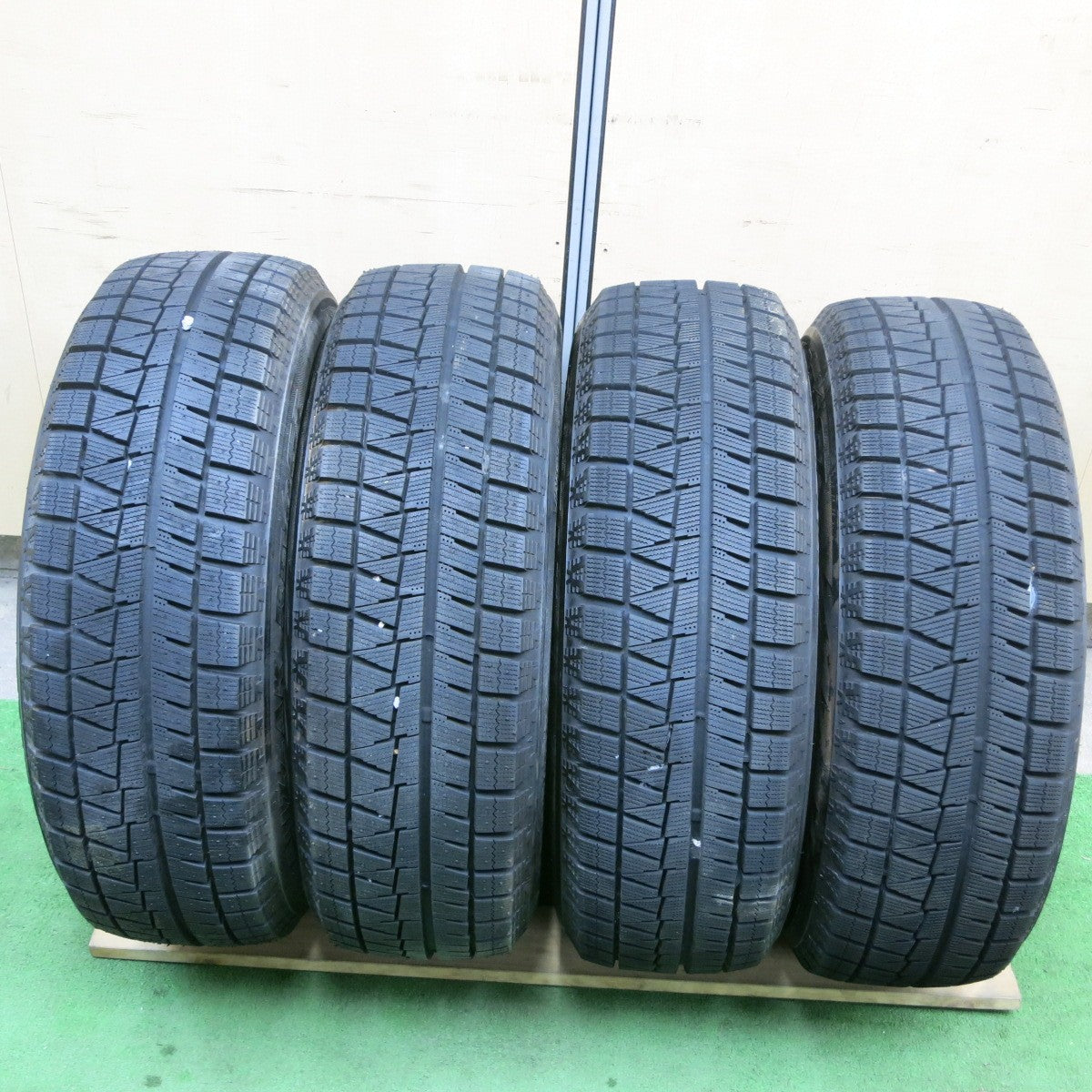 超バリ溝!キレイ!ほぼ10分★スタッドレス 205/65R15 ブリヂストン ブリザック REVO GZ BALMINUM バルミナ 15インチ PCD114.3/5H★5050102TTス