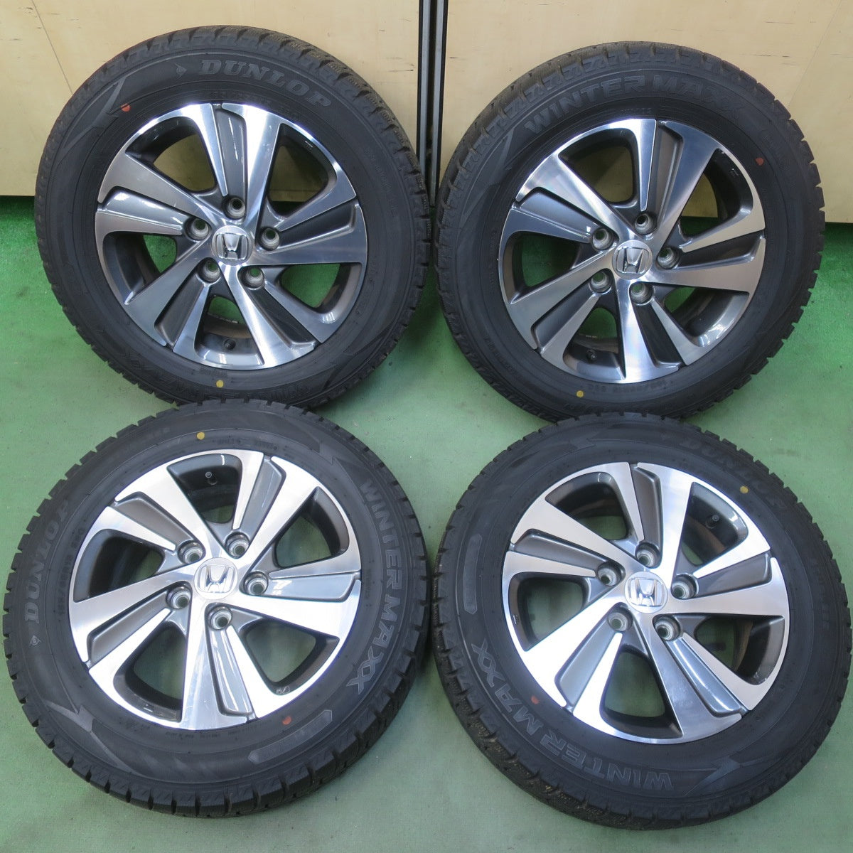 バリ溝!23年!9.5分◎ホンダ GB フリード 純正 185/65R15 スタッドレス ダンロップ ウインターマックス WM02 15インチ PCD114.3/5H◎6102104イス