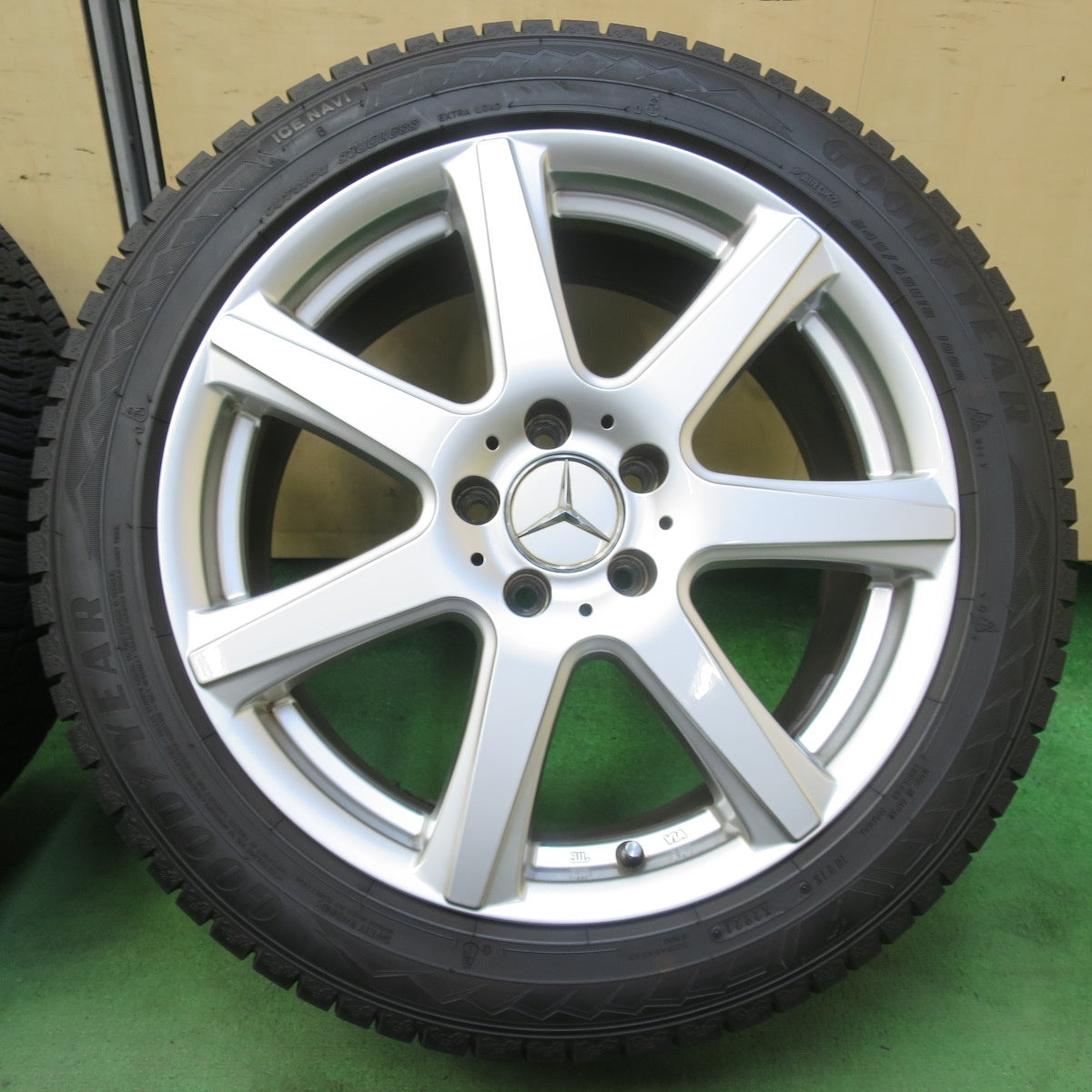バリ溝!21年!9.5分★ベンツ 等 245/45R18 スタッドレス グッドイヤー アイスナビ8 社外 アルミ 18インチ PCD112/5H★5090613イス