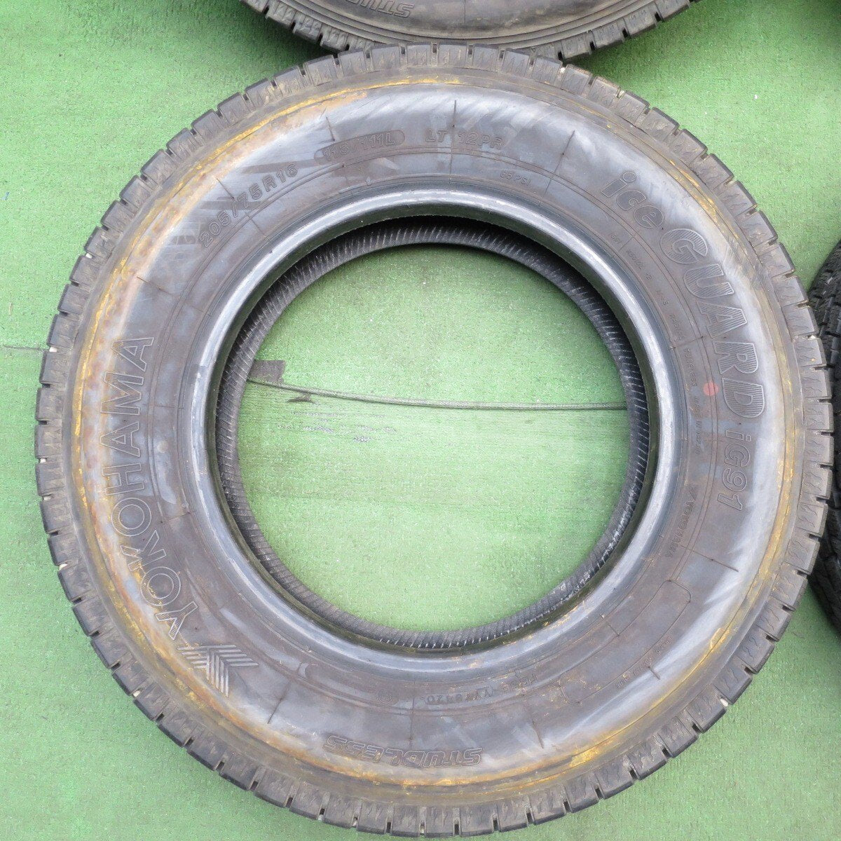 バリ溝!20年!9.5分以上★トラック タイヤ 205/75R16 113/111L スタッドレス ヨコハマ アイスガード iG91★4052504クスタ