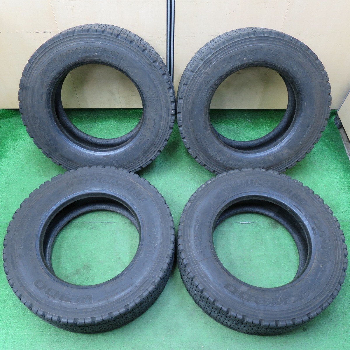 4本価格★トラック タイヤ 245/70R19.5 136/134J スタッドレス ブリヂストン W900 19.5インチ★4080203イスタ