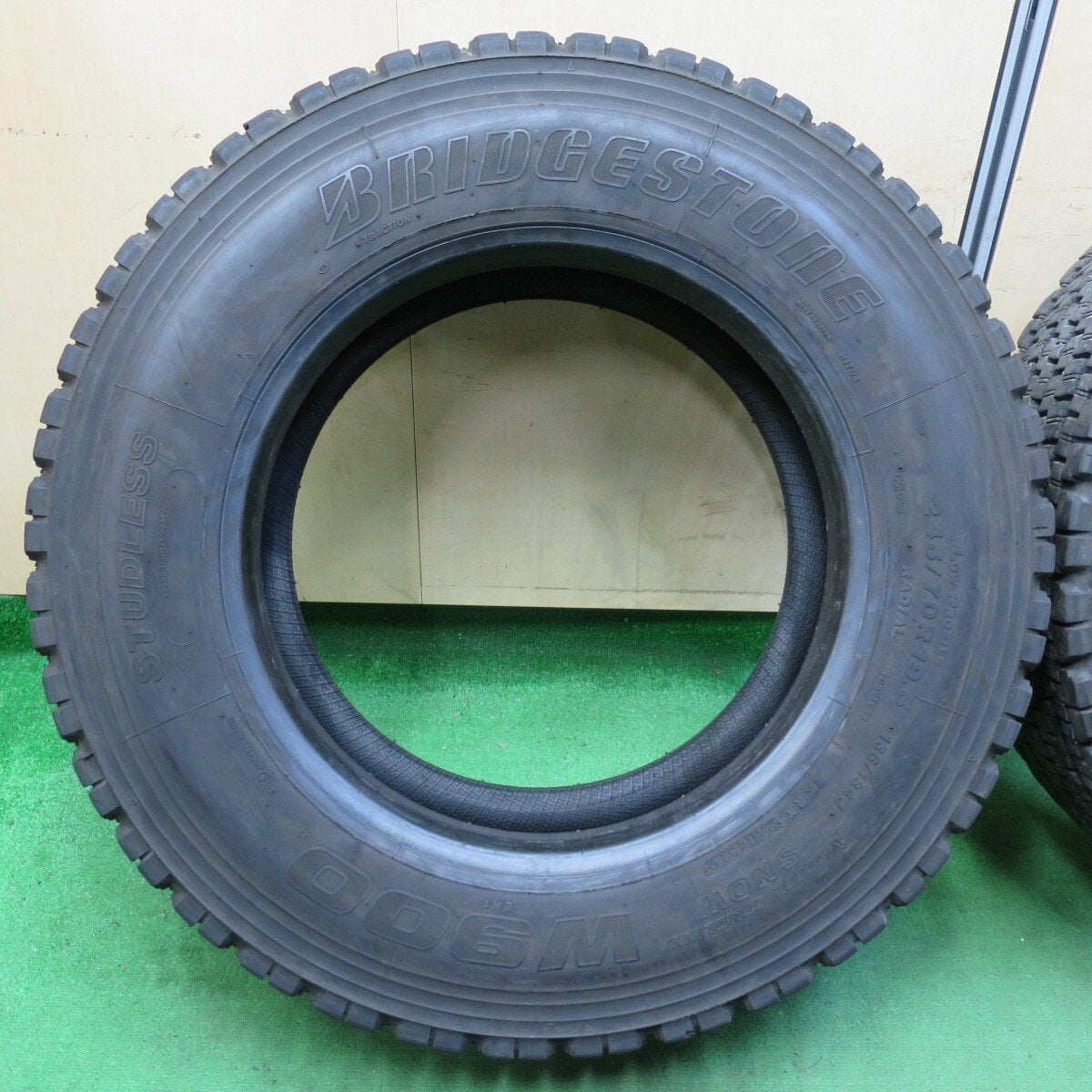 4本価格!20年★トラック タイヤ 245/70R19.5 136/134J スタッドレス ブリヂストン W900 19.5インチ★4080204イスタ