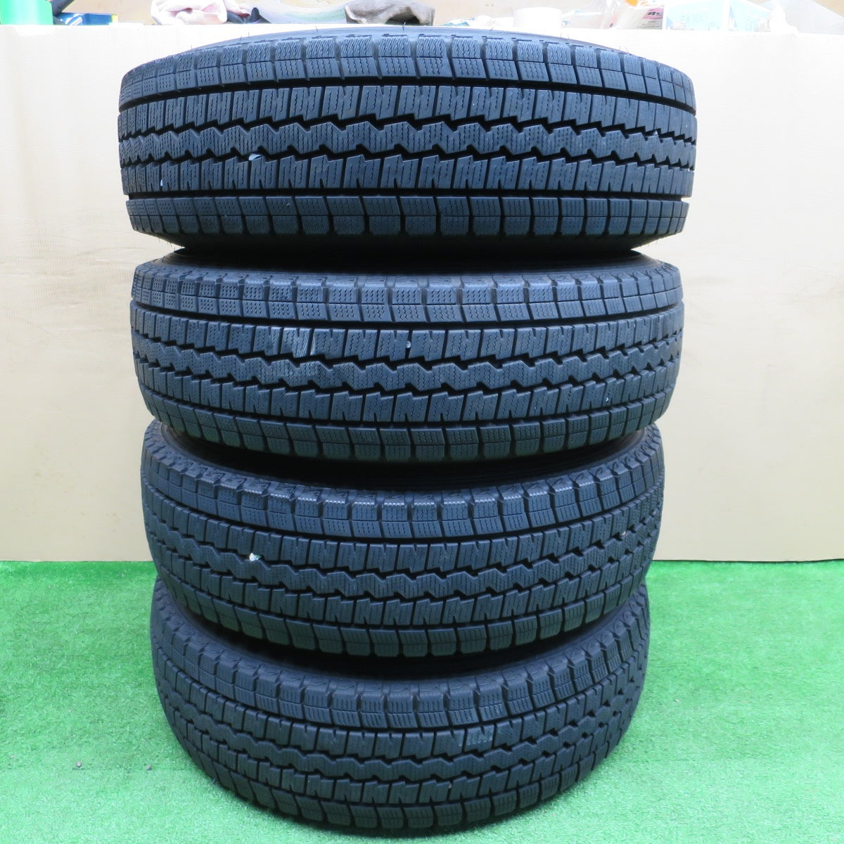 バリ溝!23年!キレイ!9.5分以上★スタッドレス 195/80R15 107/105L ダンロップ ウインターマックス SV01 SEIN ザイン 15インチ PCD139.7/6H★5121402NKス