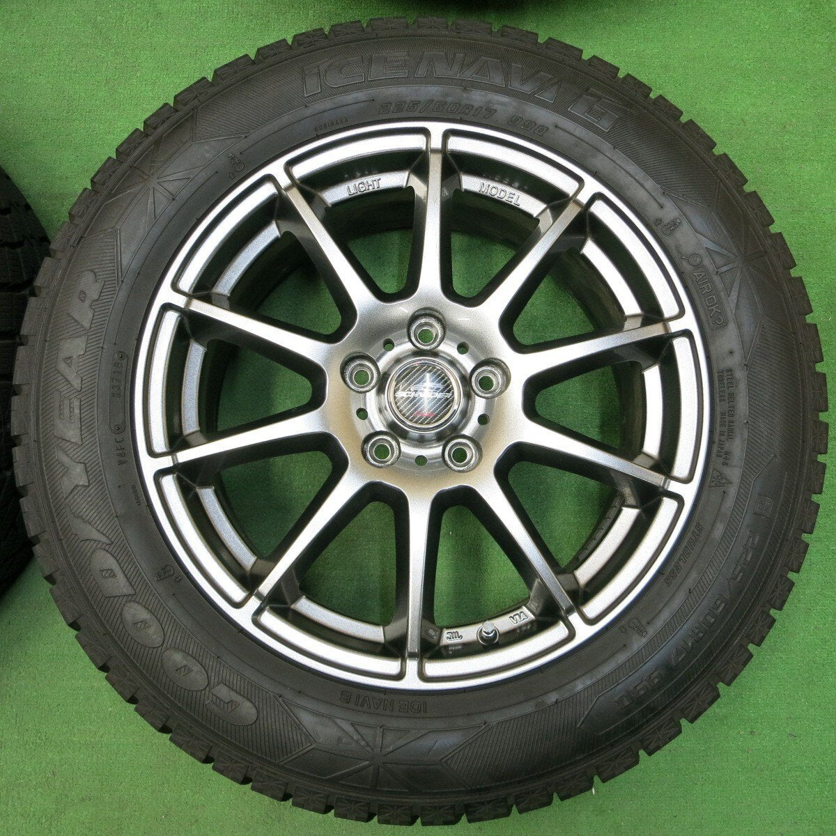 バリ溝!キレイ!ほぼ10分★スタッドレス 225/60R17 グッドイヤー アイスナビ6 SCHNEIDER PCD114.3/5H★4051704イス