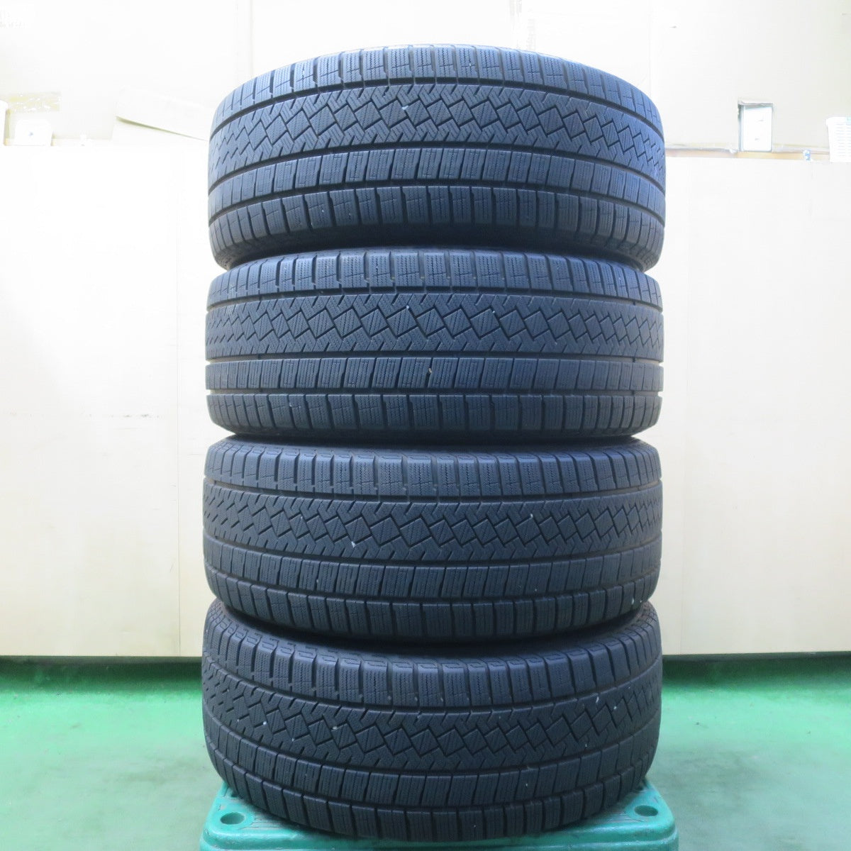 バリ溝!22年!8.5分◎BMW 等 KELLENERS 245/45R18 スタッドレス ピレリ アイスゼロ アシンメトリコ ケレナーズ 18インチ PCD112/5H◎6092908イス