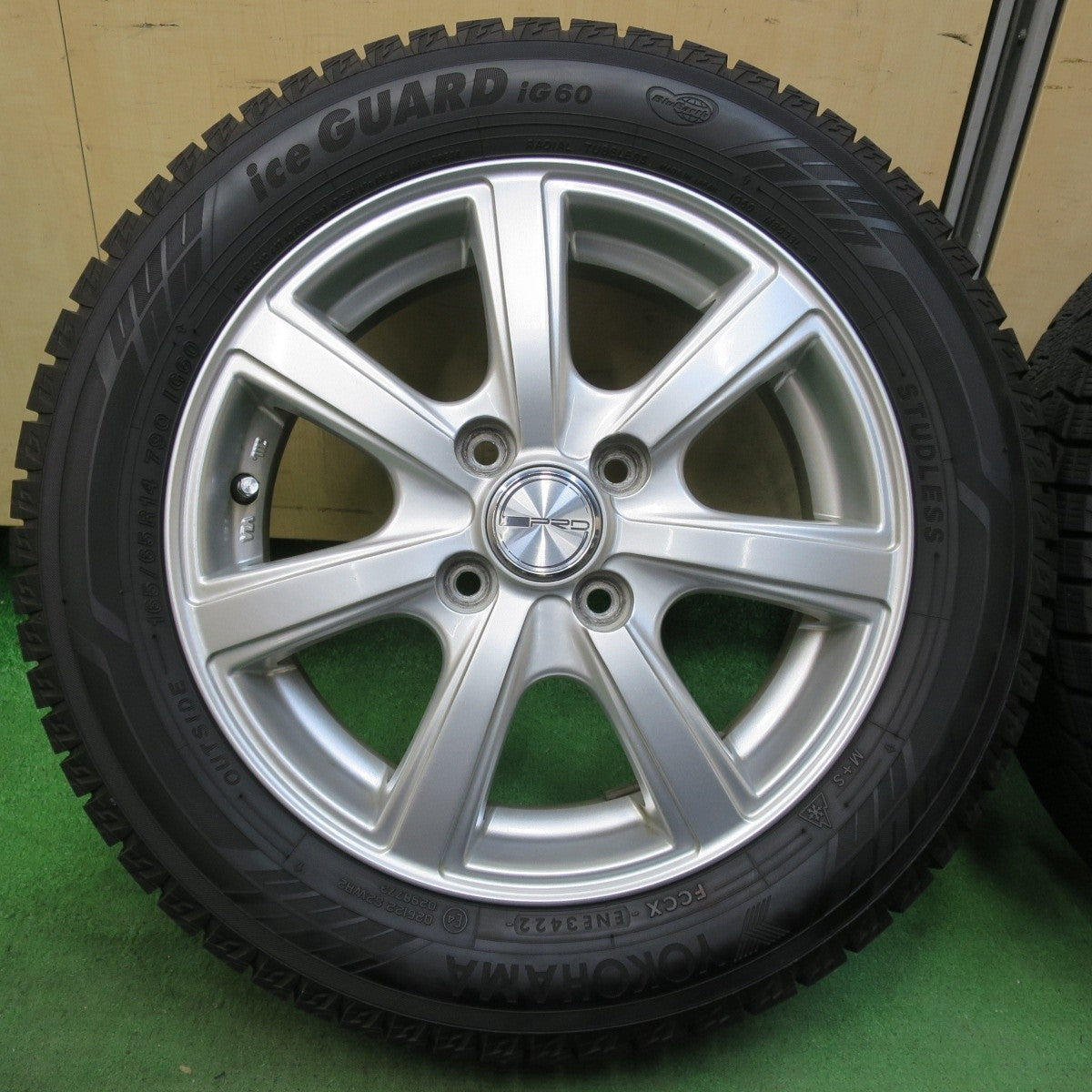 バリ溝!22年!キレイ!9.5分★スタッドレス 165/65R14 ヨコハマ アイスガード iG60 PRD 社外 アルミ 14インチ PCD100/4H★5033106イス