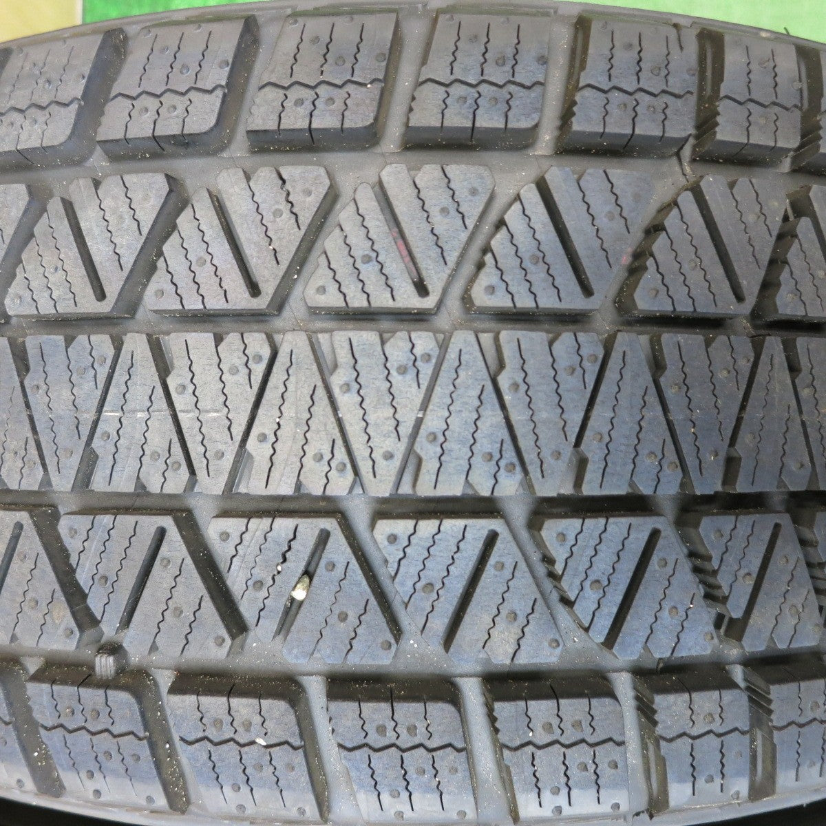 バリ溝!24年!キレイ!ほぼ10分★アウディ 等 AGA 225/60R17 スタッドレス ブリヂストン ブリザック DM-V3 17インチ PCD112/5H★5092007HAス