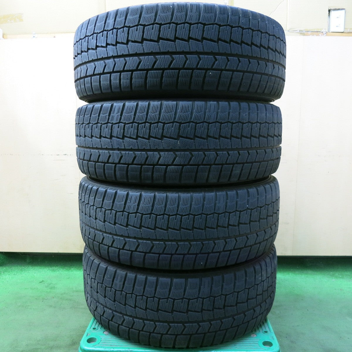 キレイ★スタッドレス 235/50R18 ダンロップ ウインターマックス WM02 ESTROSA エステローザ 18インチ PCD114.3/5H★5082602SKス