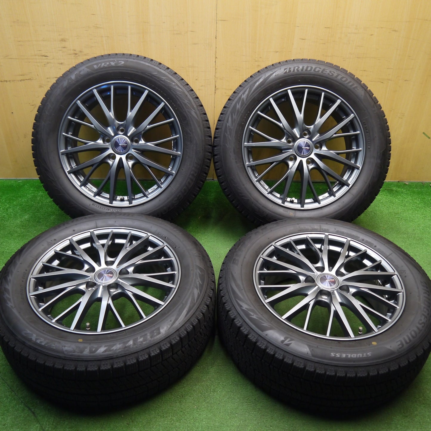 バリ溝!キレイ!9分★スタッドレス 215/60R17 ブリヂストン ブリザック VRX2 ravrion RM01 ラブリオン 17インチ PCD114.3/5H★5042109Hス