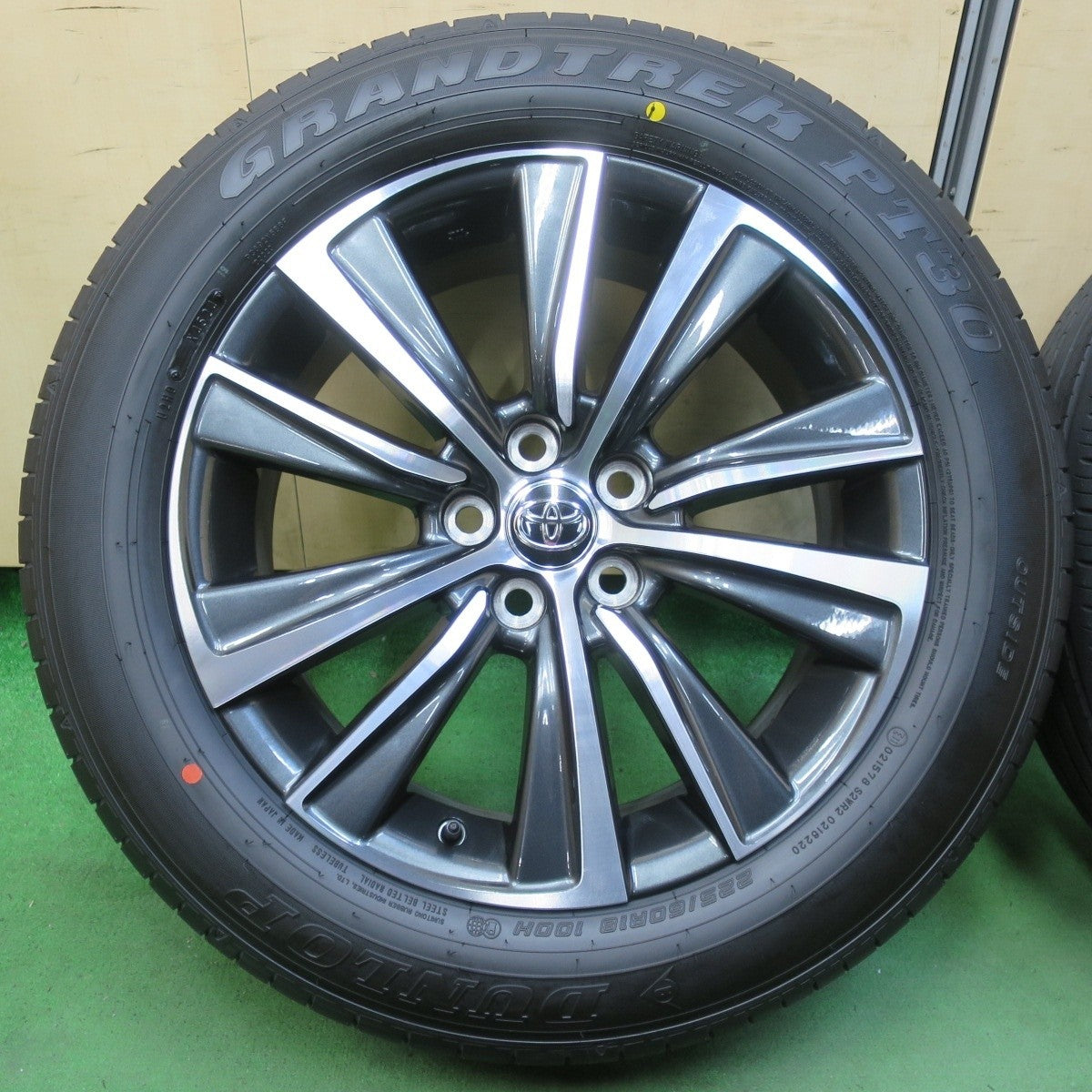新車外し 24年★トヨタ 80系 ハリアー Gグレード 純正 225/60R18 ダンロップ グラントレック PT30 PCD114.3/5H★5040801イノ