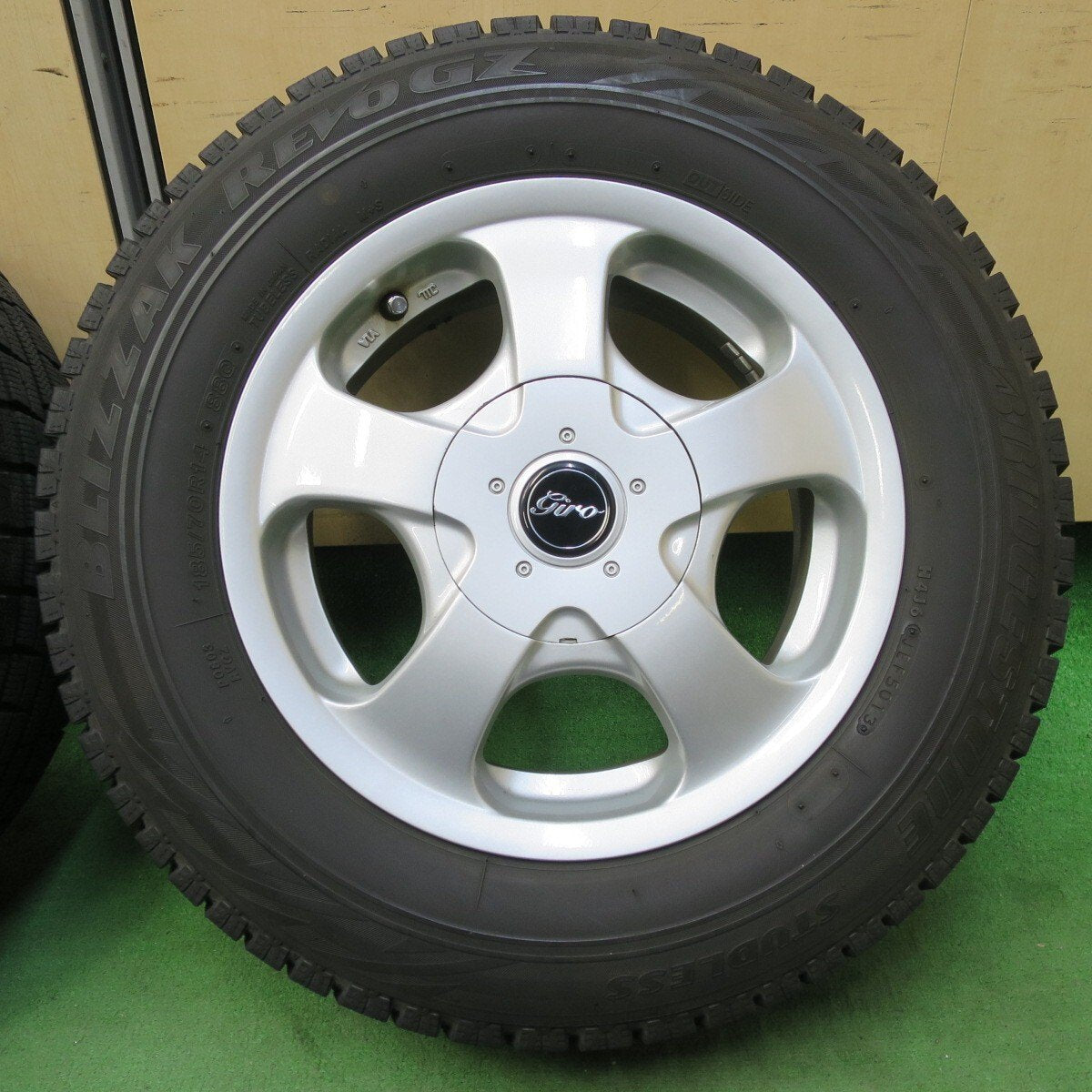 バリ溝!9分★スタッドレス 185/70R14 トーヨー ガリット G5 ブリヂストン ブリザック REVO GZ giro ギロ 14インチ PCD100 114.3/4H マルチ★5032203イス