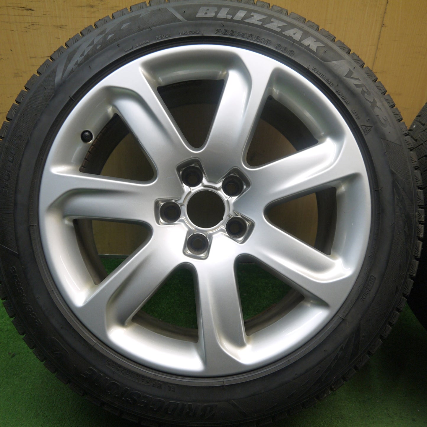 バリ溝!23年!キレイ!9分★アウディ A7 4G 純正 255/45R18 スタッドレス ブリヂストン ブリザック VRX3 18インチ PCD112/5H★5072301Hス