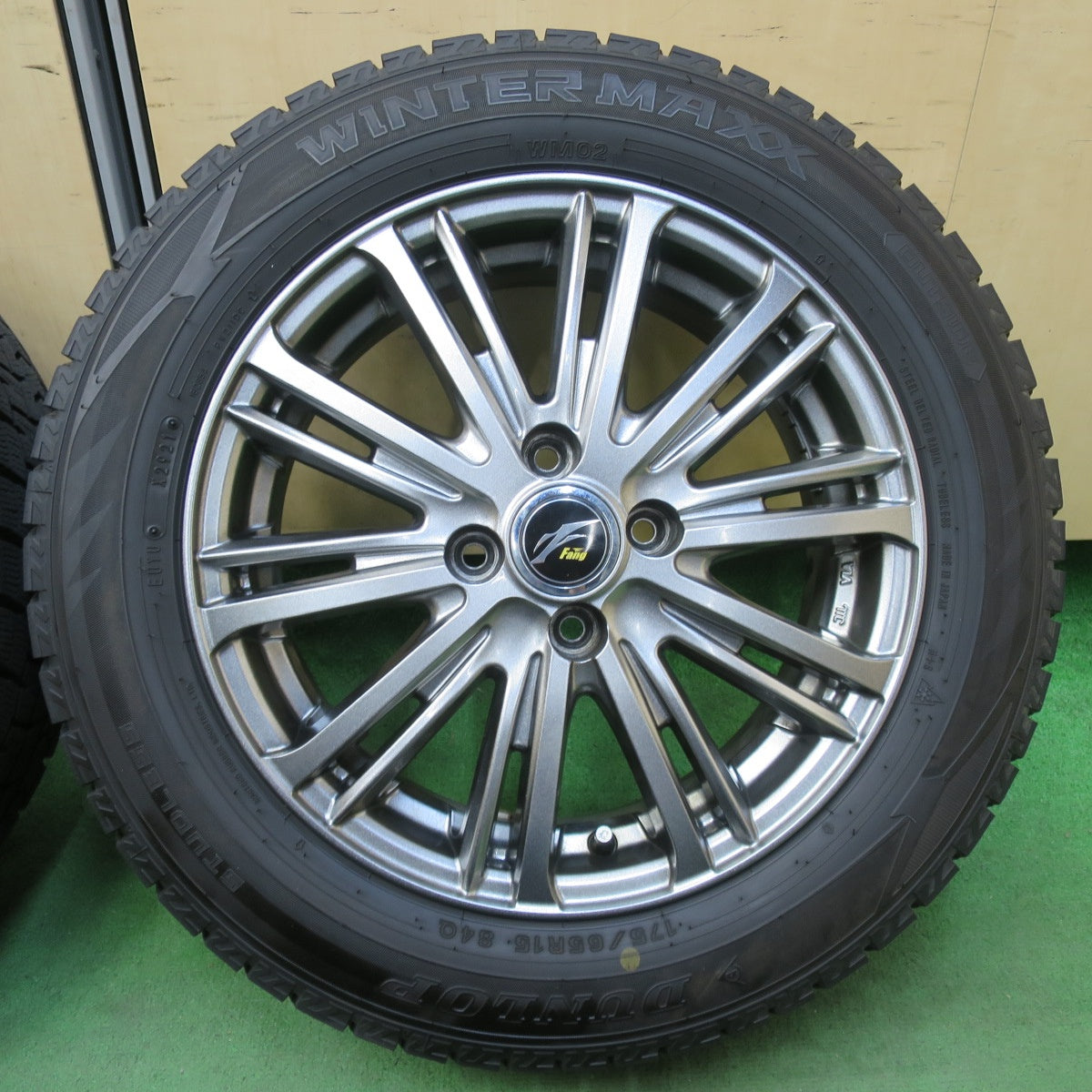 キレイ!21年★スタッドレス 175/65R15 ダンロップ ウインターマックス WM02 Fang ファング 15インチ PCD100/4H★5043003イス