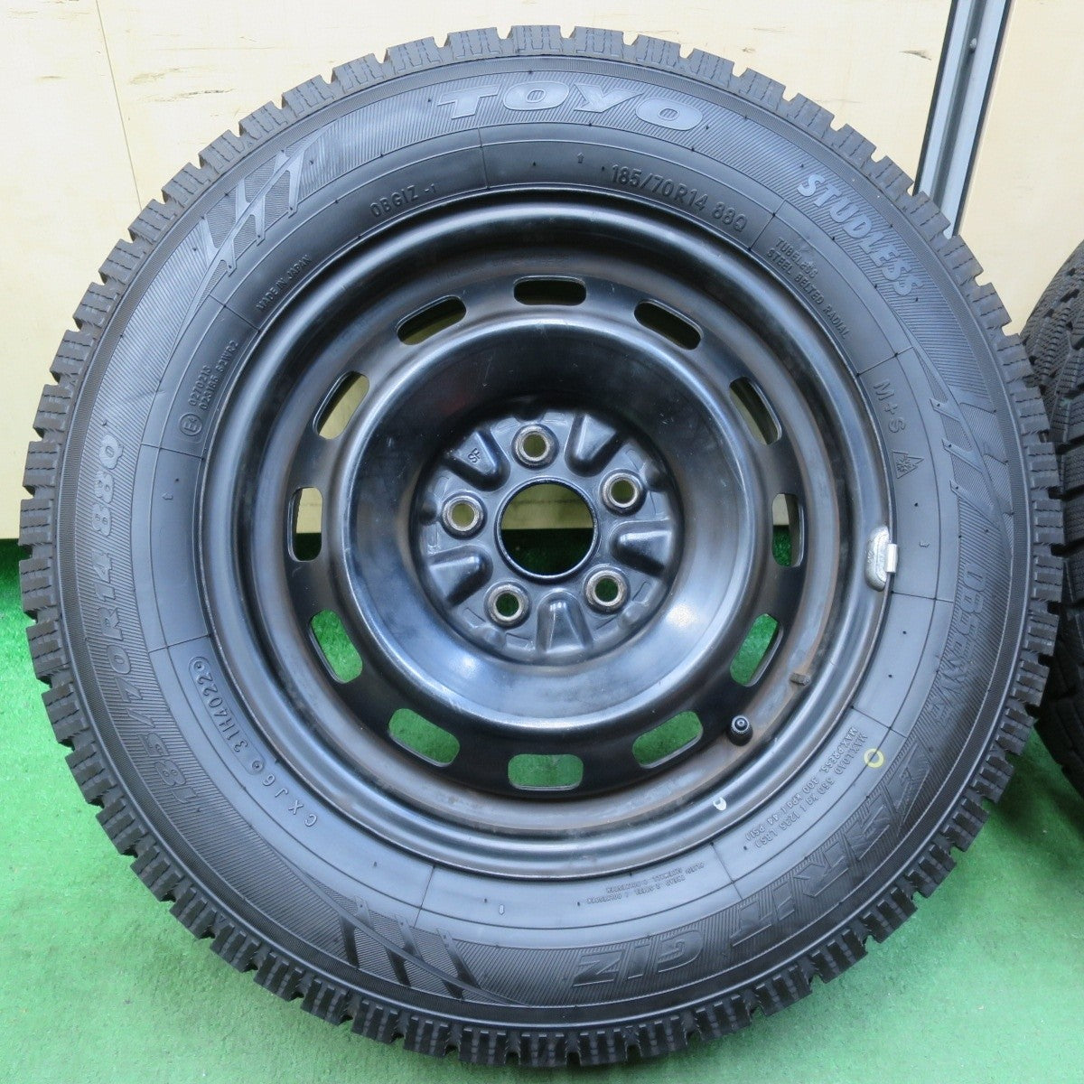 タイヤほぼ未使用!22年★スタッドレス 185/70R14 トーヨー オブザーブ ガリット GIZ スチール ホイール 14インチ PCD100/5H★4121105イス