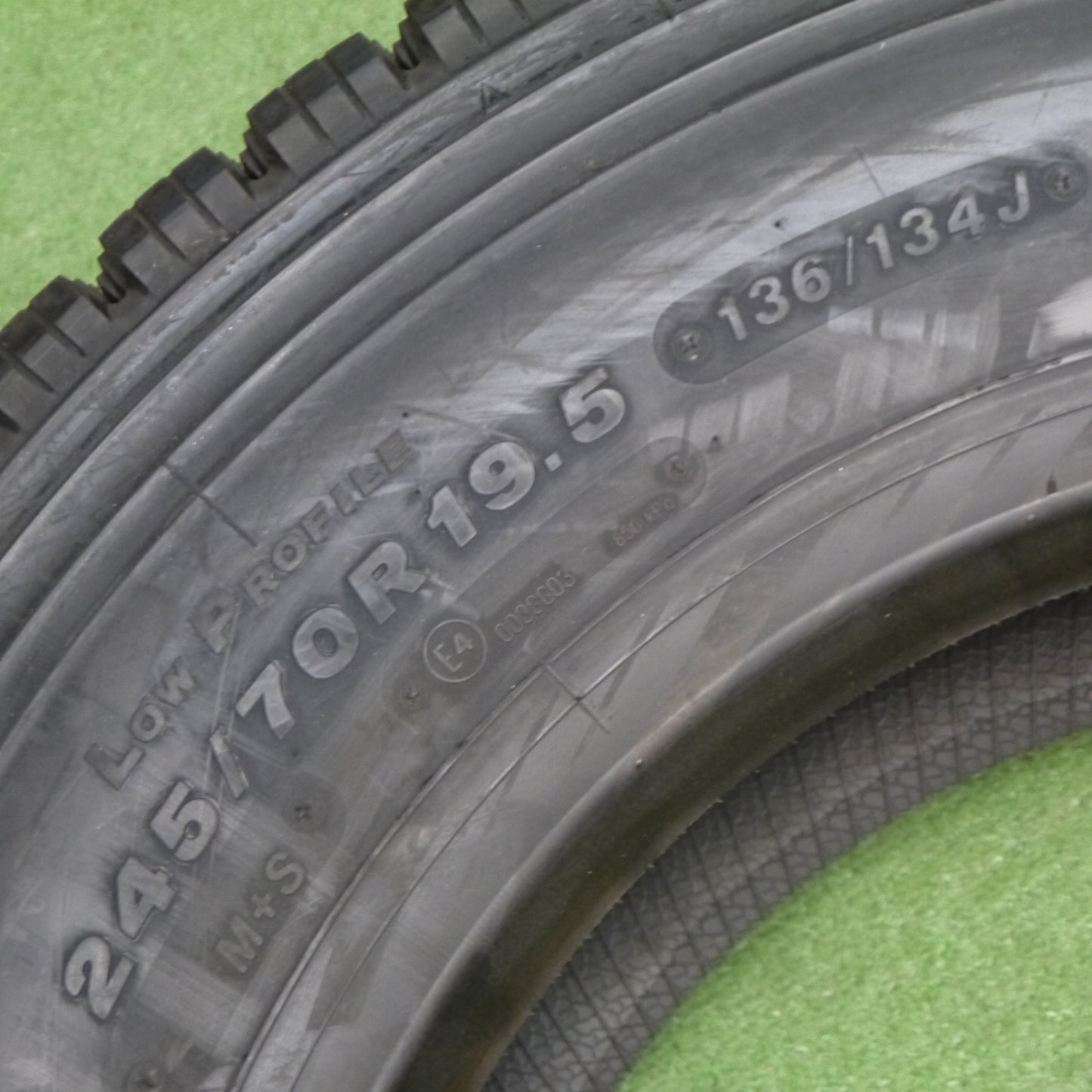 未使用!23年!2本★トラック タイヤ 245/70R19.5 136/134J スタッドレス ブリヂストン W999 19.5インチ★5061104KKスタ