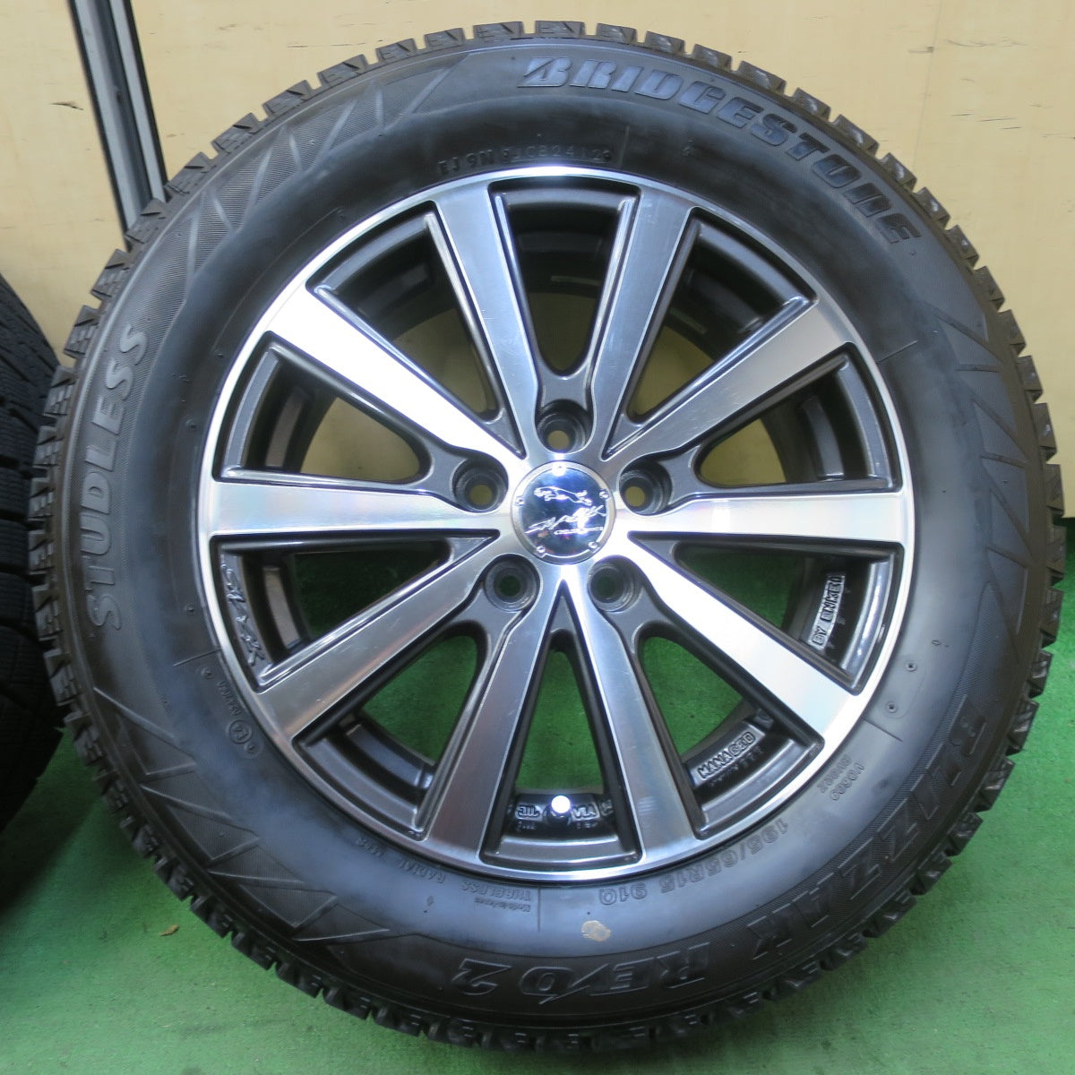 バリ溝!キレイ!ほぼ10分★プリウス 等 195/65R15 スタッドレス ブリヂストン ブリザック REVO2 SMACK ENKEI スマック エンケイ 15インチ PCD100/5H★5062005イス