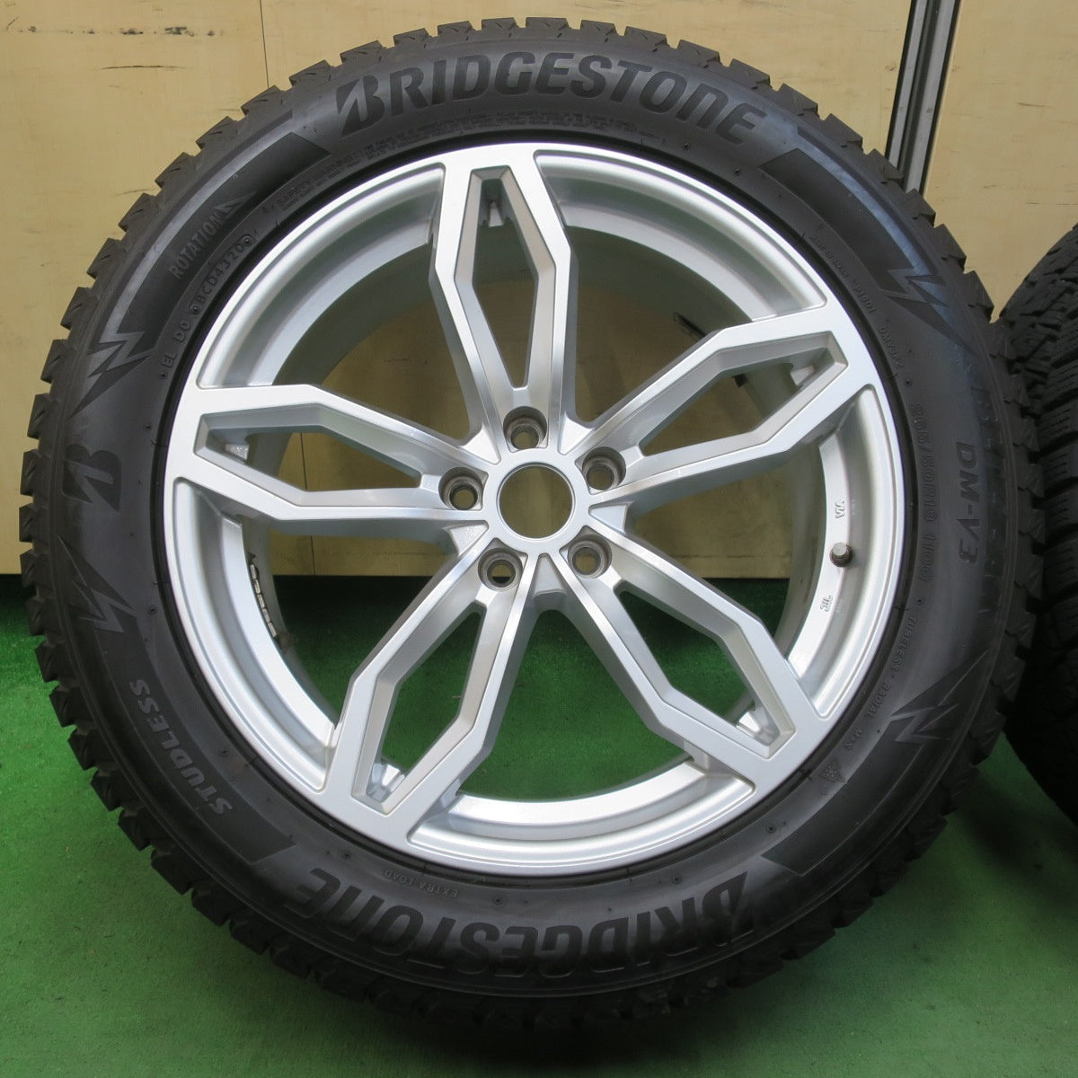 バリ溝!キレイ!9分★BMW 等 AGA WELT 265/50R19 スタッドレス ブリヂストン ブリザック DM-V3 19インチ ヴェルト PCD112/5H★5050212イス