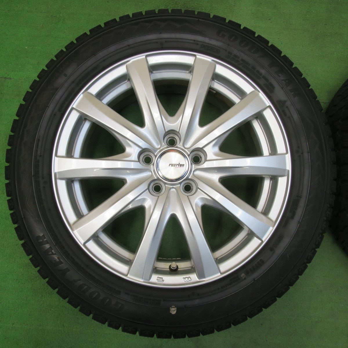 バリ溝!21年!キレイ!9分★インプレッサ 等 205/55R16 スタッドレス グッドイヤー アイスナビ8 ravrion RS01 ラブリオン 16インチ PCD100/5H★5031409イス