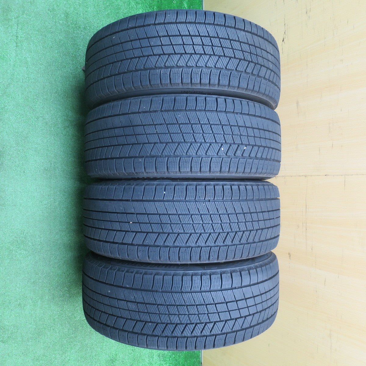 センサー付!バリ溝!23年!キレイ!9.5分★レクサス 等 235/45R18 スタッドレス ブリヂストン ブリザック VRX3 Delmore デルモア 18インチ PCD114.3/5H★5111314NJス