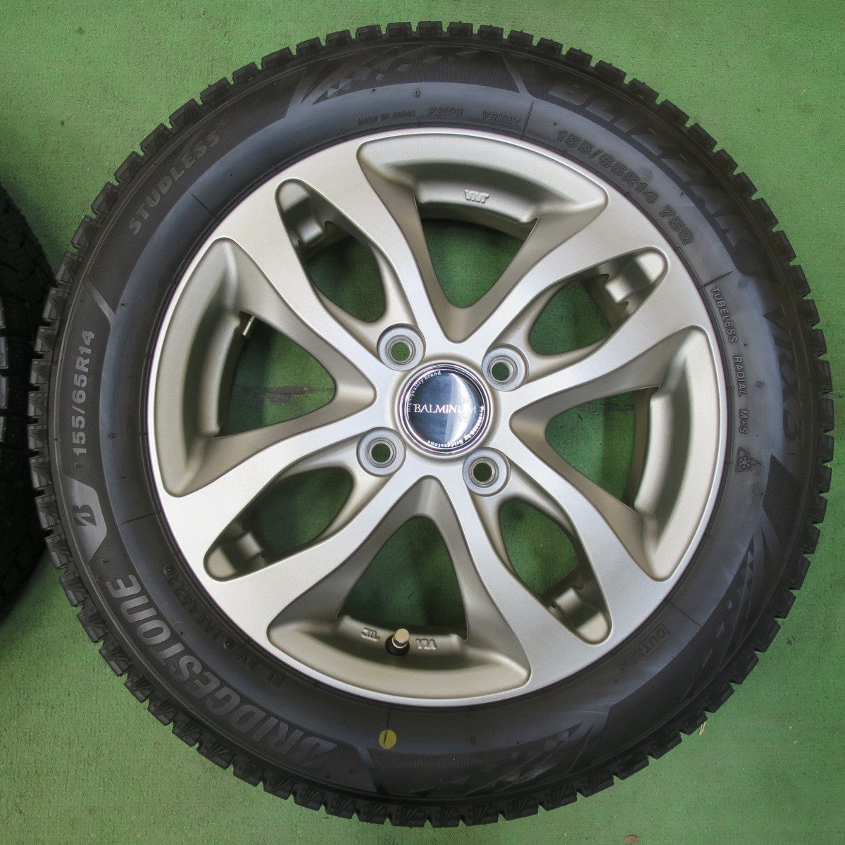 バリ溝!22年!キレイ!ほぼ10分★スタッドレス 155/65R14 ブリヂストン ブリザック VRX3 BALMINUM バルミナ 14インチ PCD100/4H★5042504イス