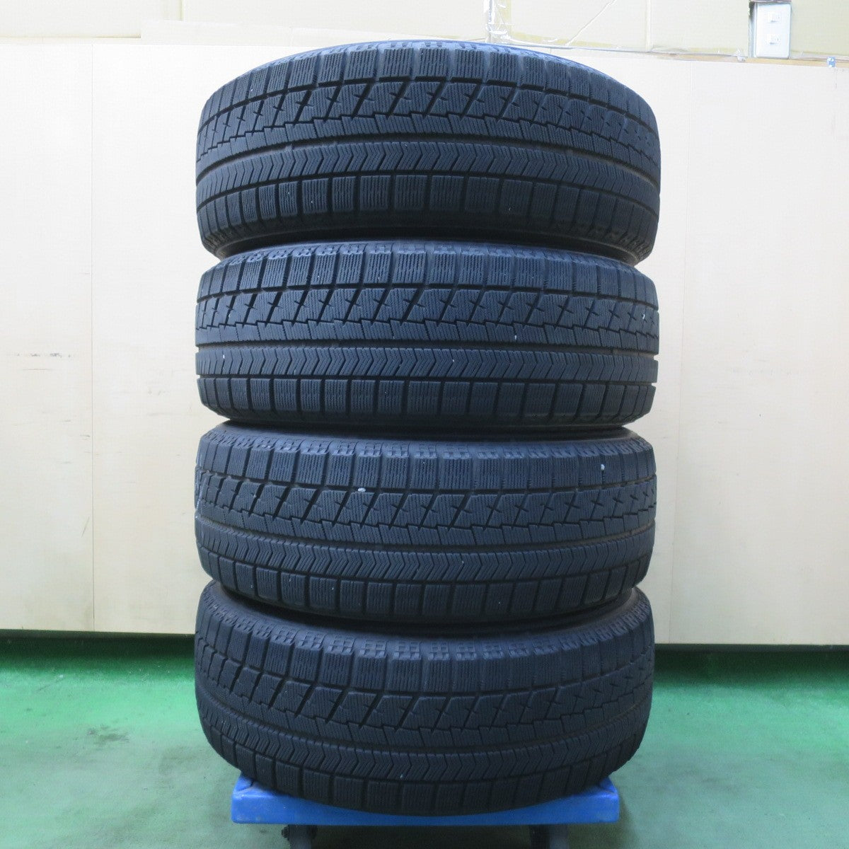 キレイ★スタッドレス 215/60R16 ブリヂストン ブリザック VRX BALMINUM TR10 バルミナ 16インチ PCD114.3/5H★6013101イス